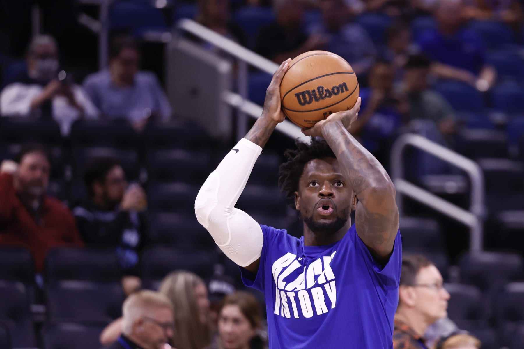 ORLANDO, FLORIDA - FEBRUARY 07: Julius Randle #30 of the New York Knicks warms up prior to the game against the Orlando Magic at Amway Center on February 07, 2023 in Orlando, Florida. NOTE TO USER: User expressly acknowledges and agrees that, by downloading and or using this photograph, User is consenting to the terms and conditions of the Getty Images License Agreement. (Photo by Douglas P. DeFelice/Getty Images)