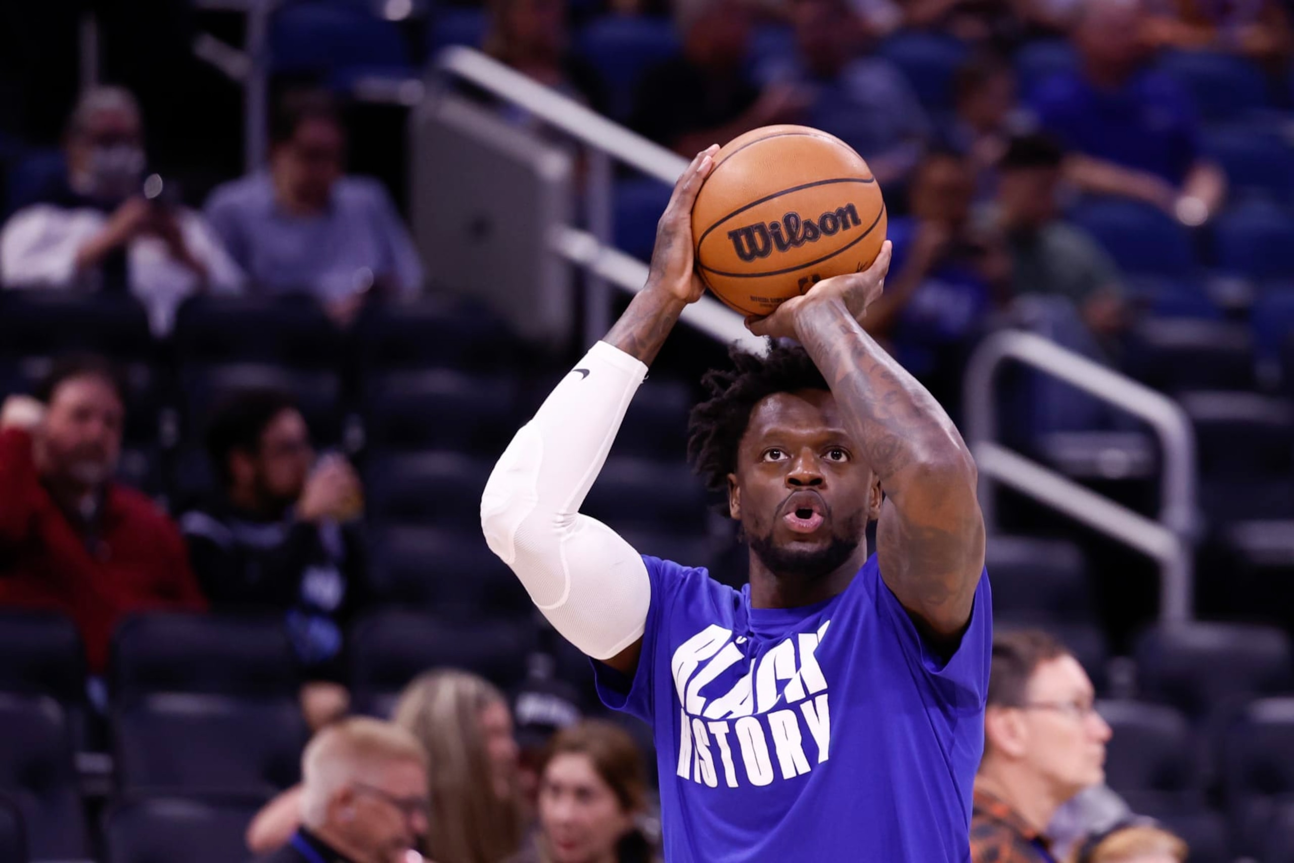 ORLANDO, FLORIDA - FEBRUARY 07: Julius Randle #30 of the New York Knicks warms up prior to the game against the Orlando Magic at Amway Center on February 07, 2023 in Orlando, Florida. NOTE TO USER: User expressly acknowledges and agrees that, by downloading and or using this photograph, User is consenting to the terms and conditions of the Getty Images License Agreement. (Photo by Douglas P. DeFelice/Getty Images)