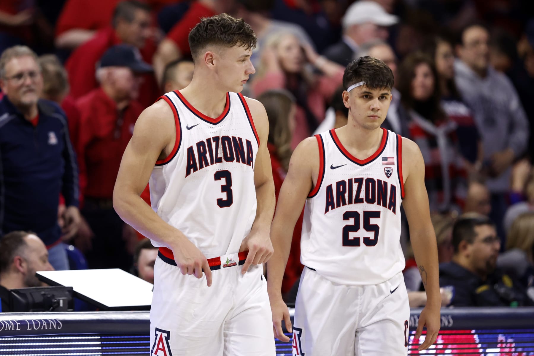 Arizona's Pelle Larsson (3) and Kerr Kriisa (25)