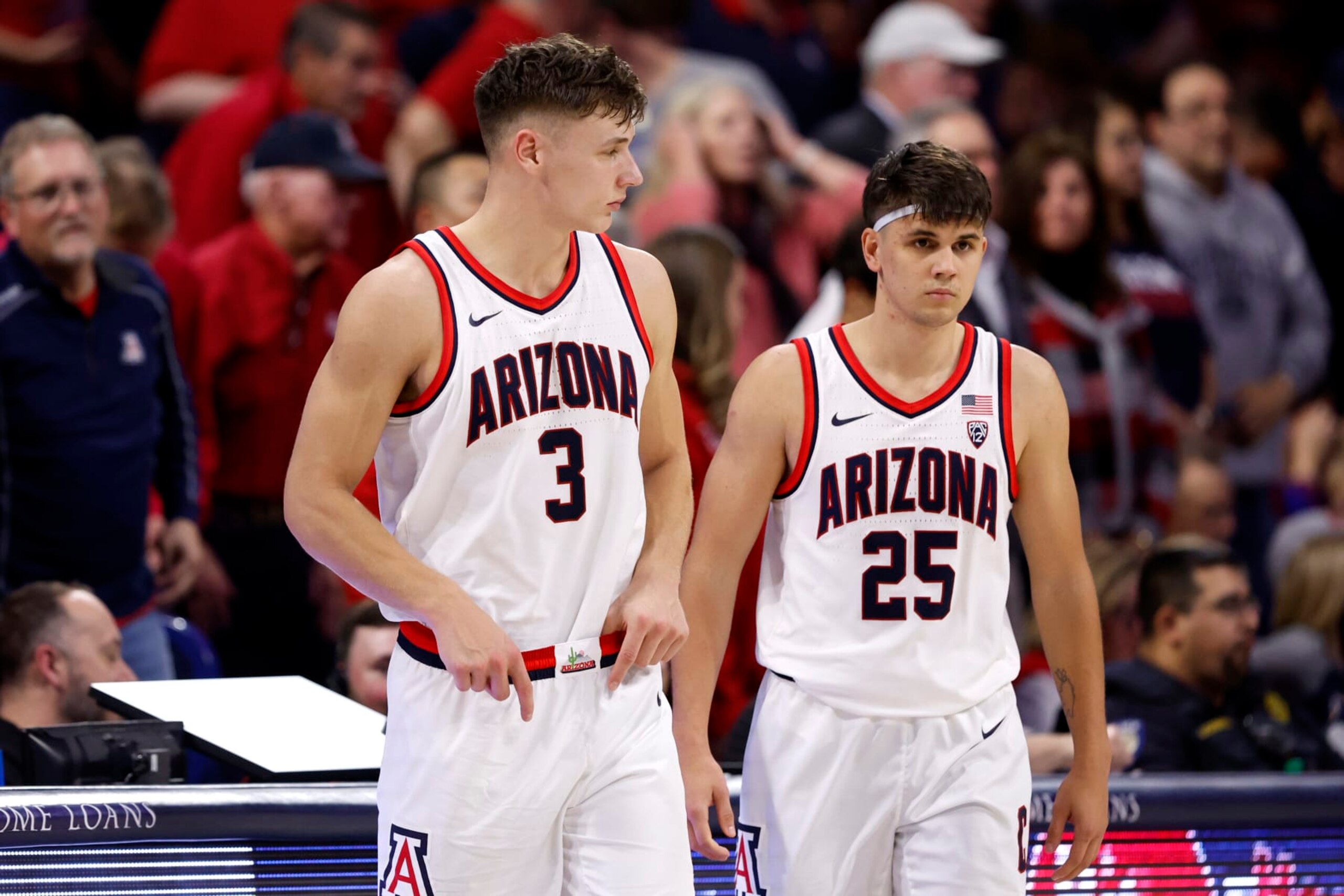 Arizona's Pelle Larsson (3) and Kerr Kriisa (25)