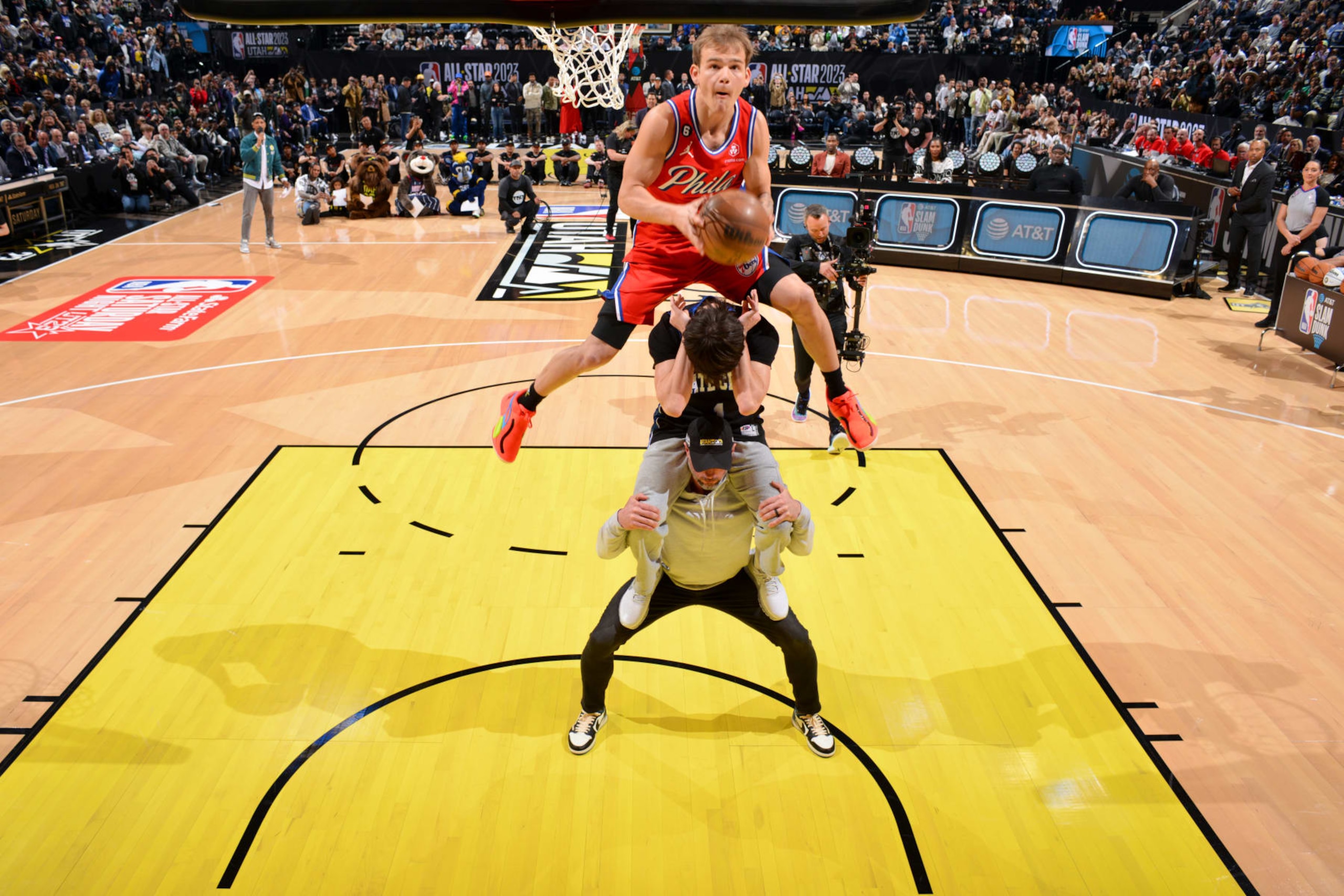 SALT LAKE CITY, UT - FEBRUARY 18: Mac McClung #9 of the Philadelphia 76ers dunks the ball during the AT&T Slam Dunk Contest as part of 2023 NBA All Star Weekend on Saturday, February 18, 2023 at Vivint Arena in Salt Lake City, Utah. NOTE TO USER: User expressly acknowledges and agrees that, by downloading and/or using this Photograph, user is consenting to the terms and conditions of the Getty Images License Agreement. Mandatory Copyright Notice: Copyright 2023 NBAE (Photo by Jesse D. Garrabrant/NBAE via Getty Images)