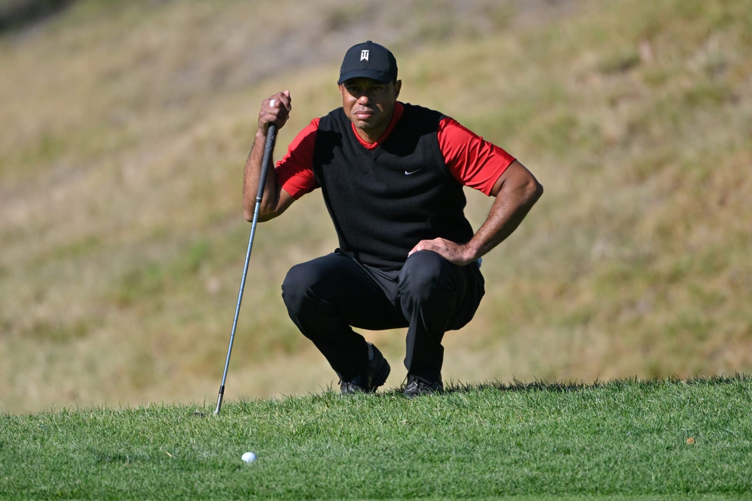 PACIFIC PALISADES, CALIFORNIA - FEBRUARY 19: Tiger Woods reads the fourth green during the final round of The Genesis Invitational at Riviera Country Club on February 19, 2023 in Pacific Palisades, California. (Photo by Ben Jared/PGA TOUR via Getty Images)