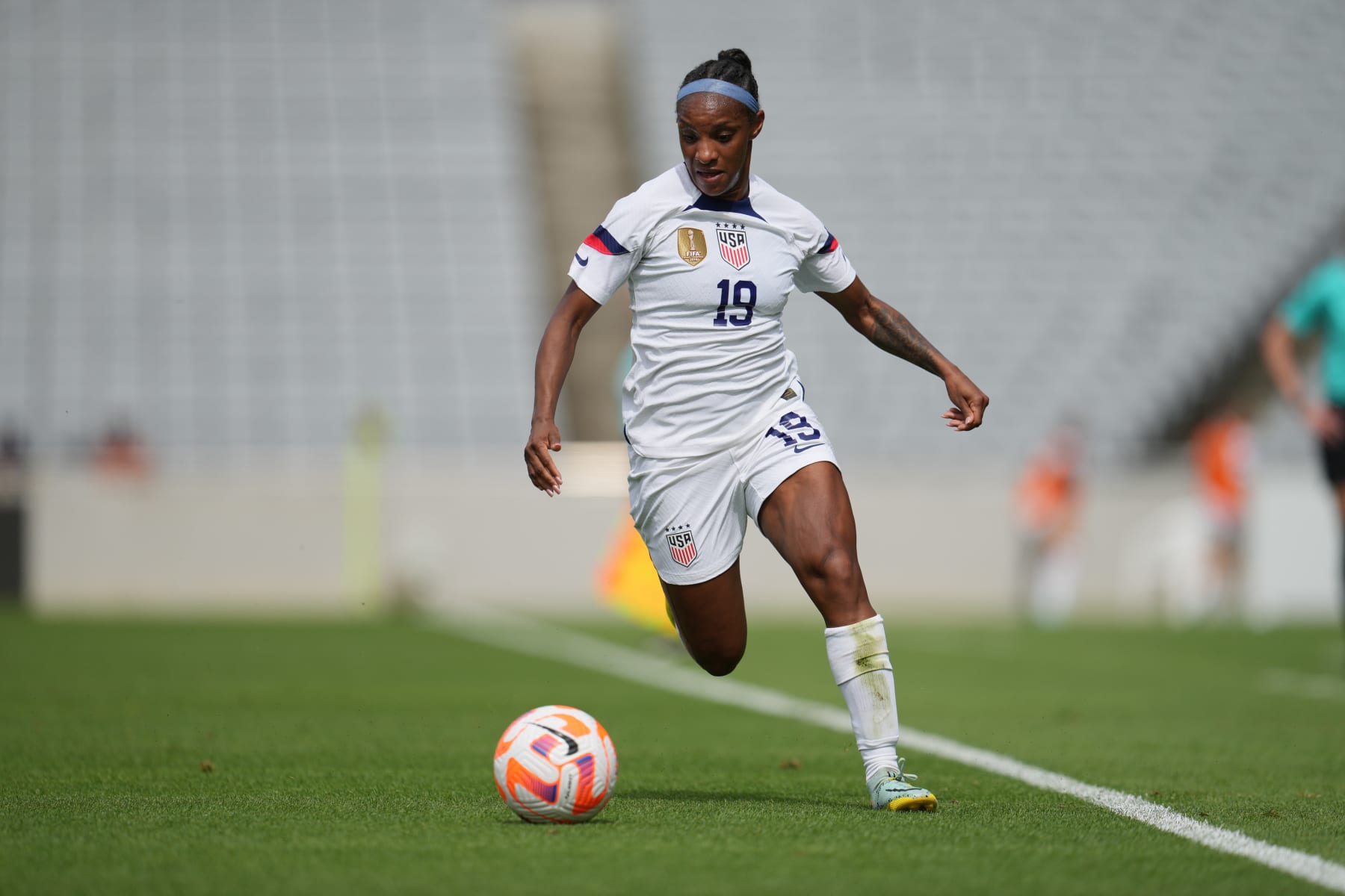 AUCKLAND, NEW ZEALAND - JANUARY 21: Crystal Dunn #19 of the United States dribbles with the ball during a game between New Zealand and USWNT at Eden Park on January 21, 2023 in Auckland, New Zealand. (Photo by Brad Smith/ISI Photos/Getty Images)