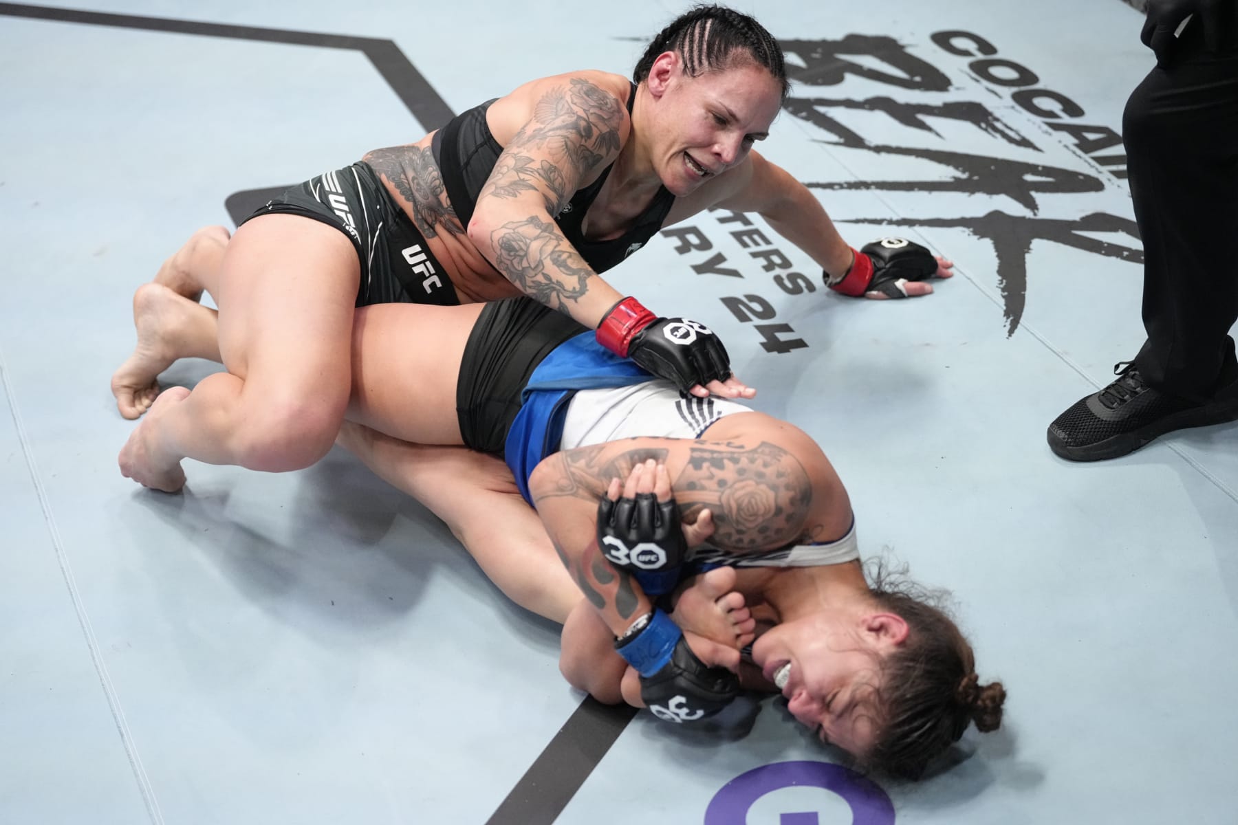 Mayra Bueno Silva submits Lina Lansberg