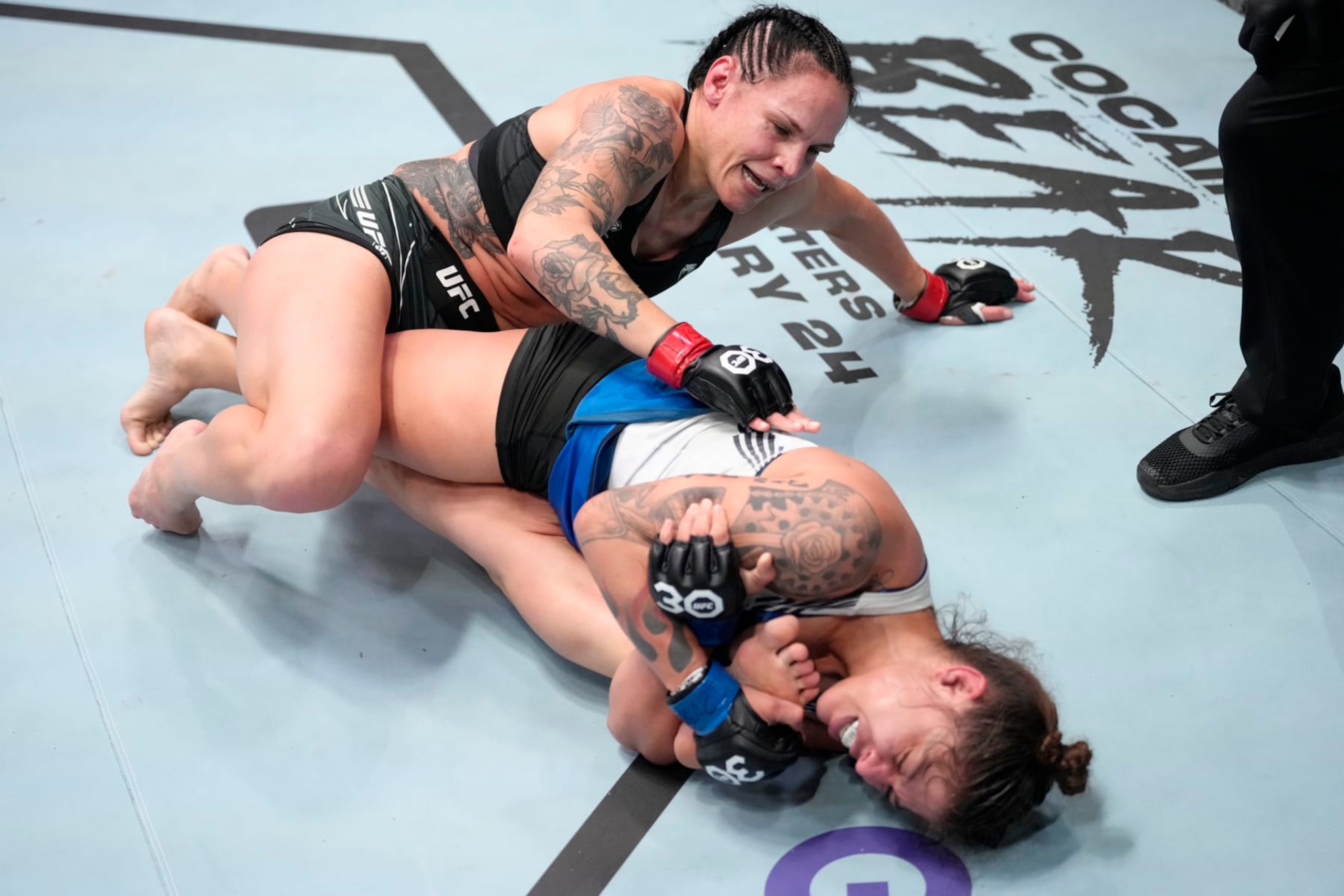 Mayra Bueno Silva submits Lina Lansberg Mayra Bueno Silva submits Lina Lansberg