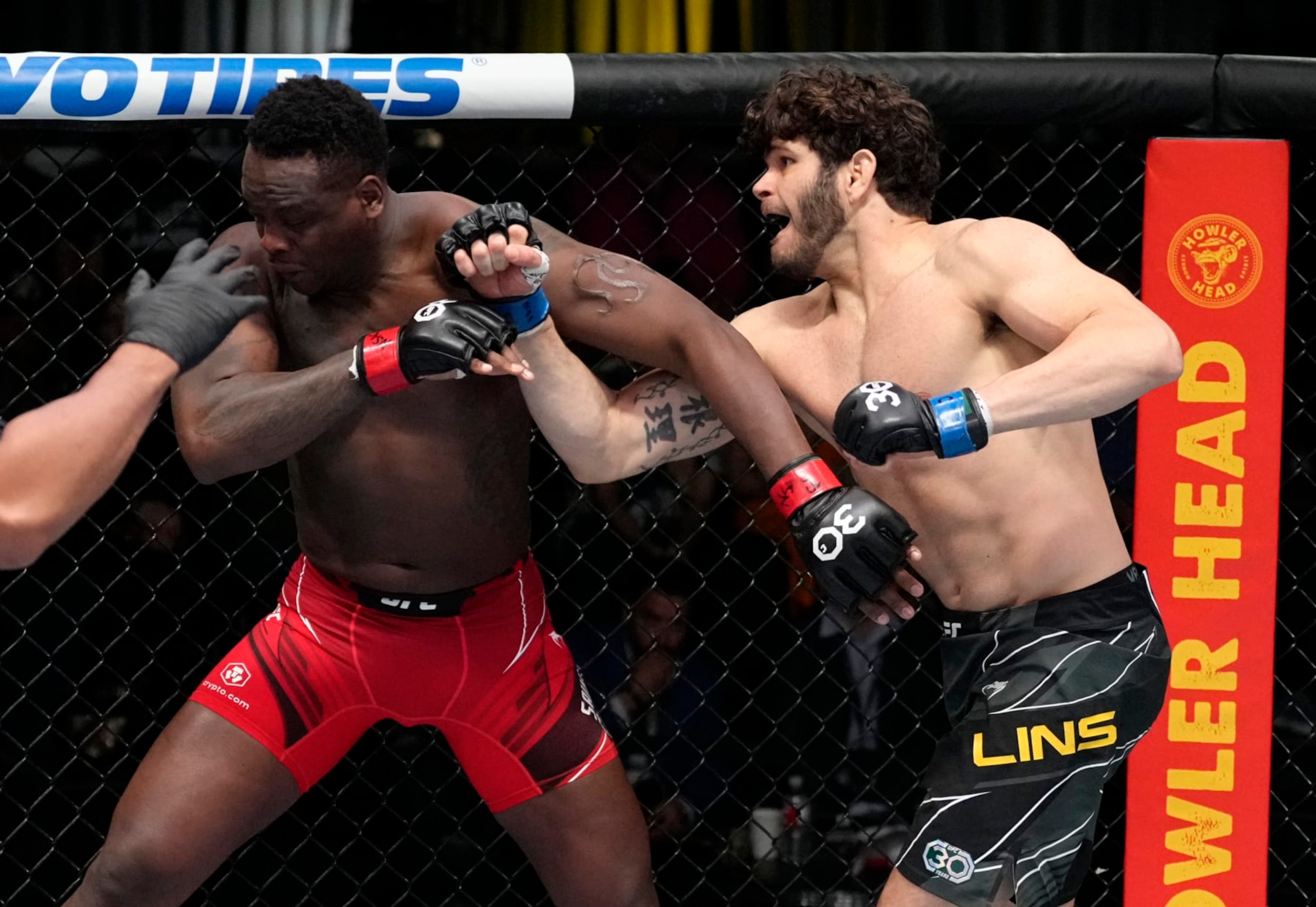 Philipe Lins knocks out Ovince Saint Preux Philipe Lins knocks out Ovince Saint Preux