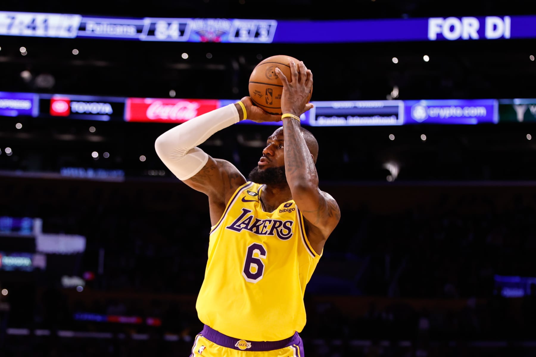 LOS ANGELES, CA - FEBRUARY 15: Los Angeles Lakers forward LeBron James (6) pulls up for a shot against the Pelicans at Crypto.com arena on Wednesday, Feb. 15, 2023 in Los Angeles, CA. (Jason Armond / Los Angeles Times via Getty Images)