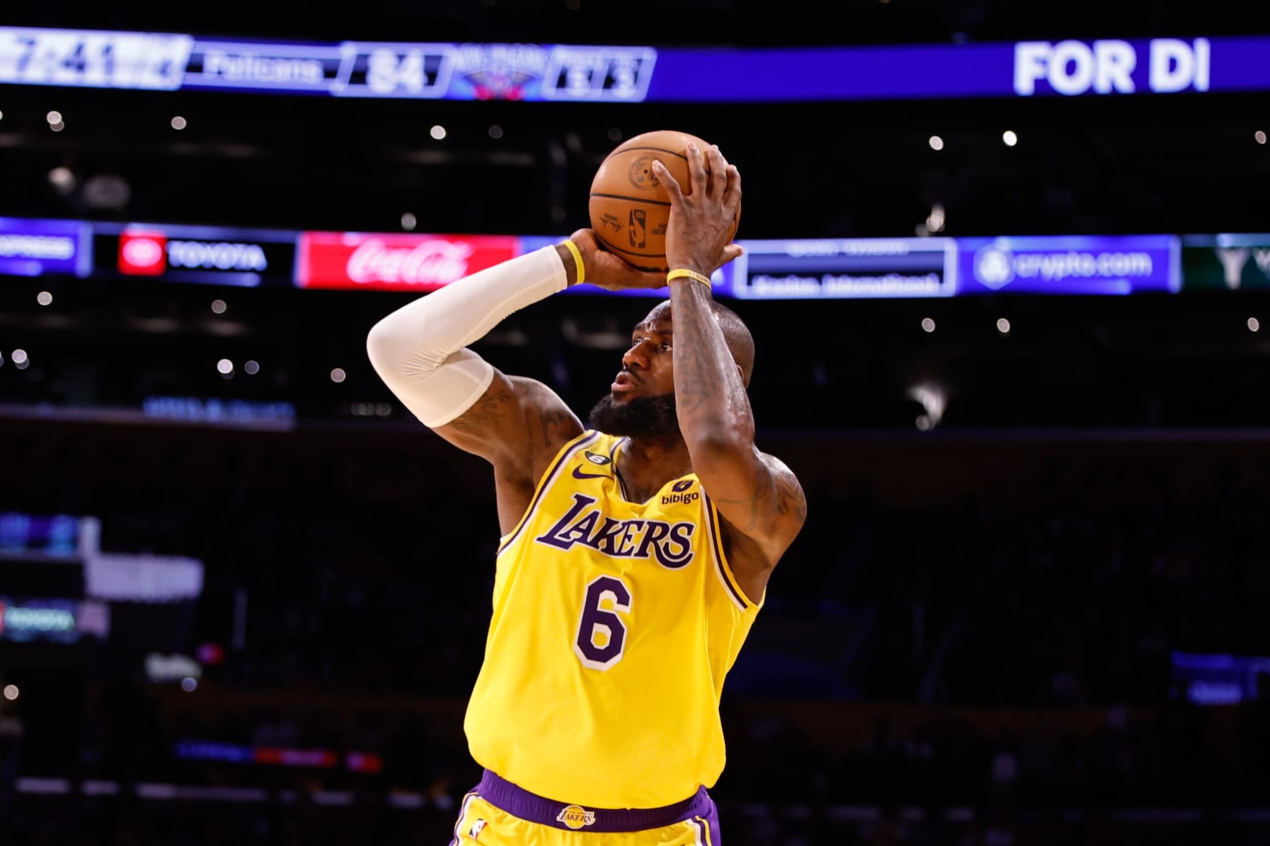 LOS ANGELES, CA - FEBRUARY 15: Los Angeles Lakers forward LeBron James (6) pulls up for a shot against the Pelicans at Crypto.com arena on Wednesday, Feb. 15, 2023 in Los Angeles, CA. (Jason Armond / Los Angeles Times via Getty Images) LOS ANGELES, CA - FEBRUARY 15: Los Angeles Lakers forward LeBron James (6) pulls up for a shot against the Pelicans at Crypto.com arena on Wednesday, Feb. 15, 2023 in Los Angeles, CA. (Jason Armond / Los Angeles Times via Getty Images)