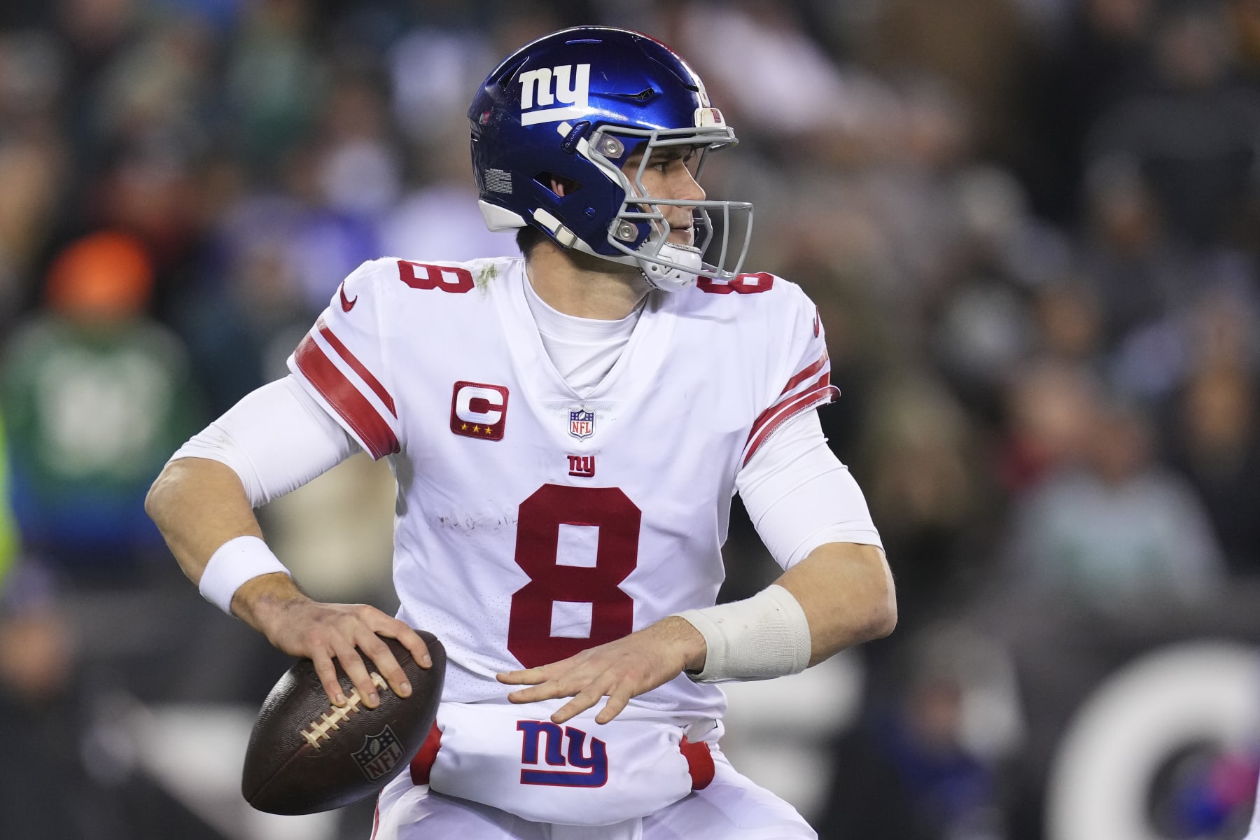 PHILADELPHIA, PA - JANUARY 21: Daniel Jones #8 of the New York Giants passes the ball against the Philadelphia Eagles during the NFC Divisional Playoff game at Lincoln Financial Field on January 21, 2023 in Philadelphia, Pennsylvania. (Photo by Mitchell Leff/Getty Images)