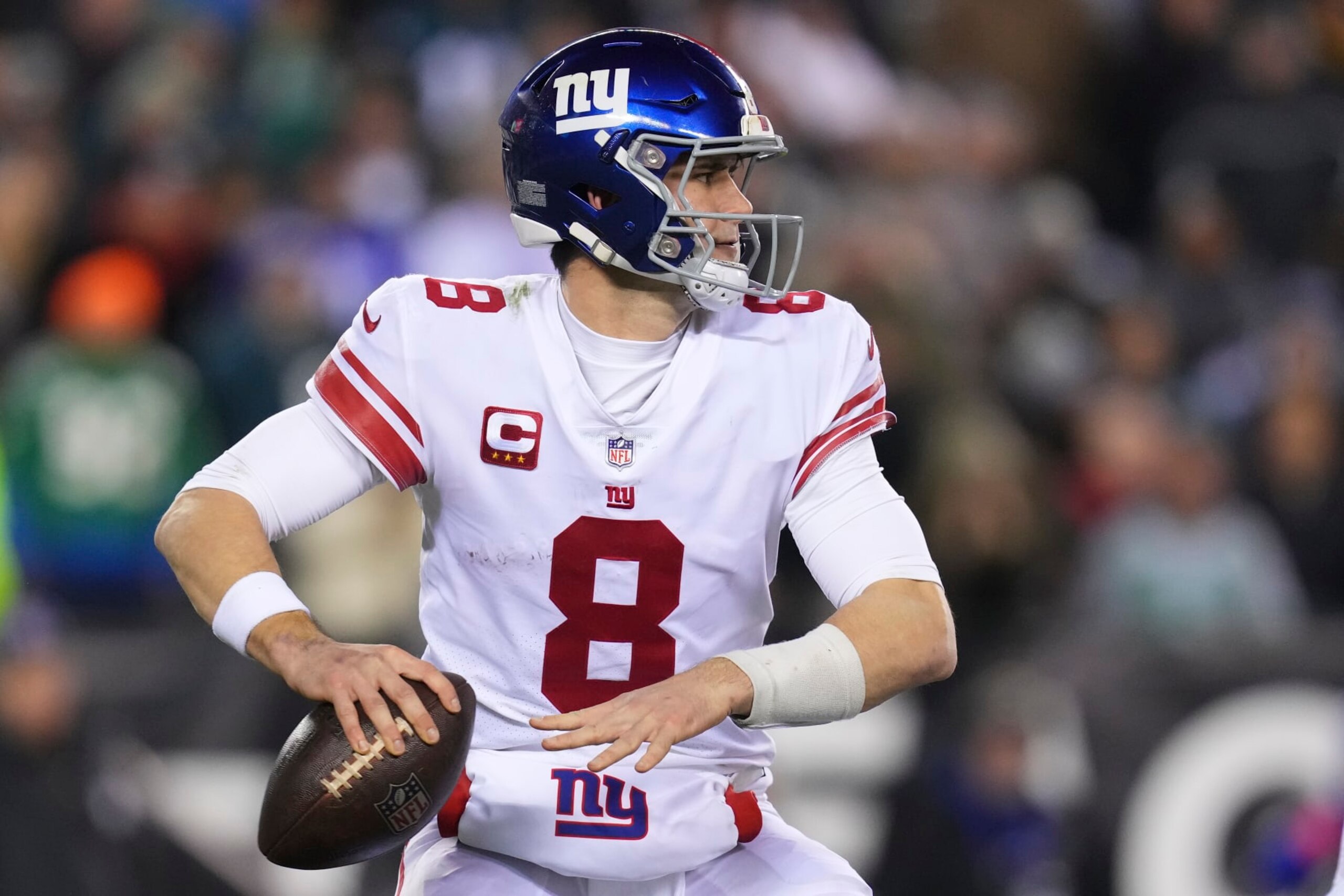 PHILADELPHIA, PA - JANUARY 21: Daniel Jones #8 of the New York Giants passes the ball against the Philadelphia Eagles during the NFC Divisional Playoff game at Lincoln Financial Field on January 21, 2023 in Philadelphia, Pennsylvania. (Photo by Mitchell Leff/Getty Images)