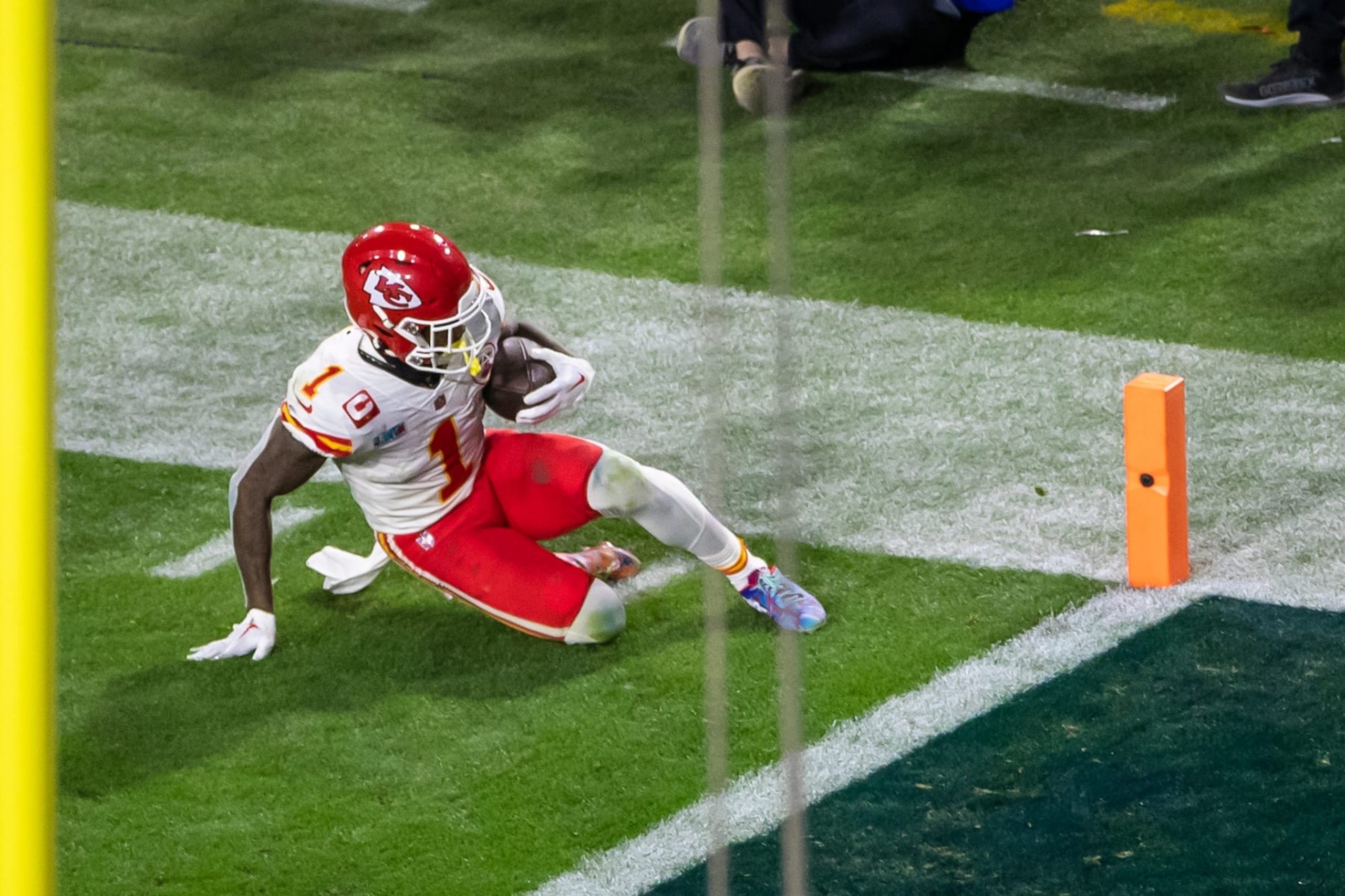 sGLENDALE, AZ - FEBRUARY 12: Kansas City Chiefs running back Jerick McKinnon (1) slides just short of the goal to complete the play clock running during the Super Bowl LVII game between the Philadelphia Eagles and the Kansas City Chiefs on Sunday February 12, 2023 at State Farm Stadium in Glendale, AZ.  (Photo by Nick Tre. Smith/Icon Sportswire via Getty Images)