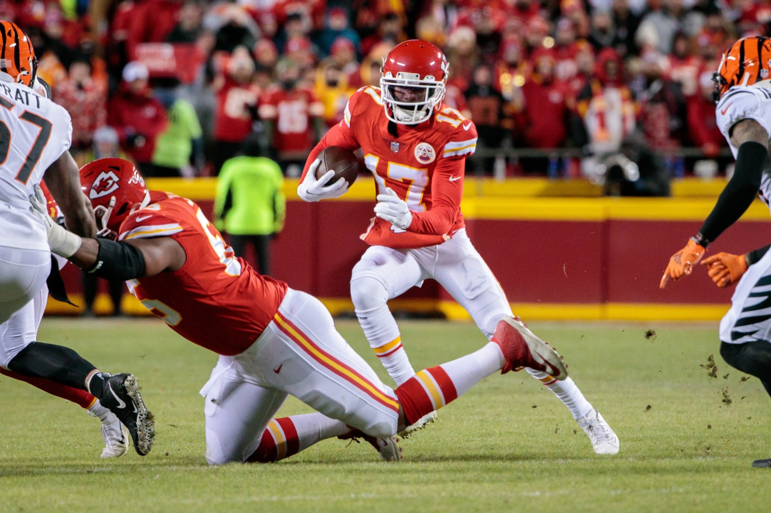 KANSAS CITY, MO - JANUARY 29: Kansas City Chiefs wide receiver Mecole Hardman (17) runs the ball during the first half against the Cincinnati Bengals on January 29th, 2023 at Arrowhead Stadium in Kansas City, Missouri. (Photo by William Purnell/Icon Sportswire via Getty Images)