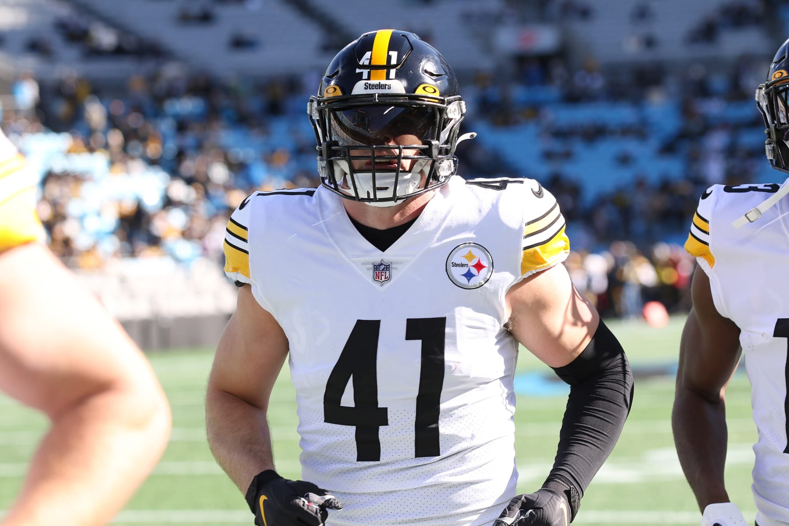 CHARLOTTE, NC - DECEMBER 18: Pittsburgh Steelers linebacker Robert Spillane (41) during an NFL football game between the Pittsburg Steelers and the Carolina Panthers on December 18, 2022 at Bank of America Stadium in Charlotte, N.C. (Photo by John Byrum/Icon Sportswire via Getty Images)