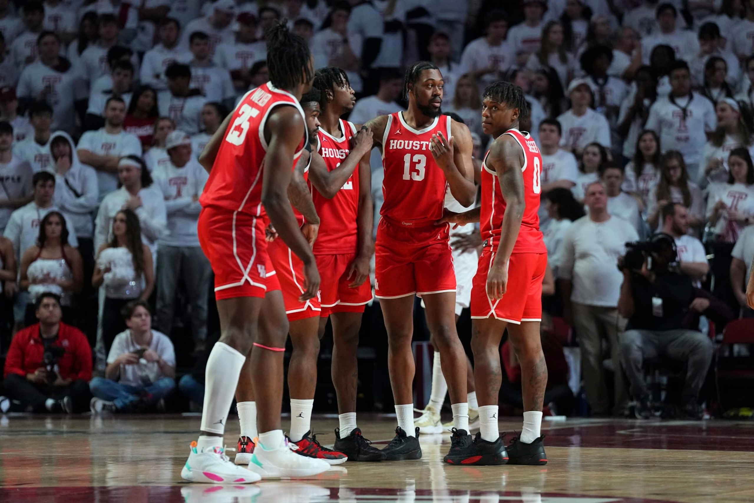 PHILADELPHIA, PA - FEBRUARY 05: Jarace Walker #25, Jamal Shead #1, Tramon Mark #12, J'Wan Roberts #13, and Marcus Sasser #0 of the Houston Cougars huddle against the Temple Owls at the Liacouras Center on February 5, 2023 in Philadelphia, Pennsylvania. (Photo by Mitchell Leff/Getty Images)