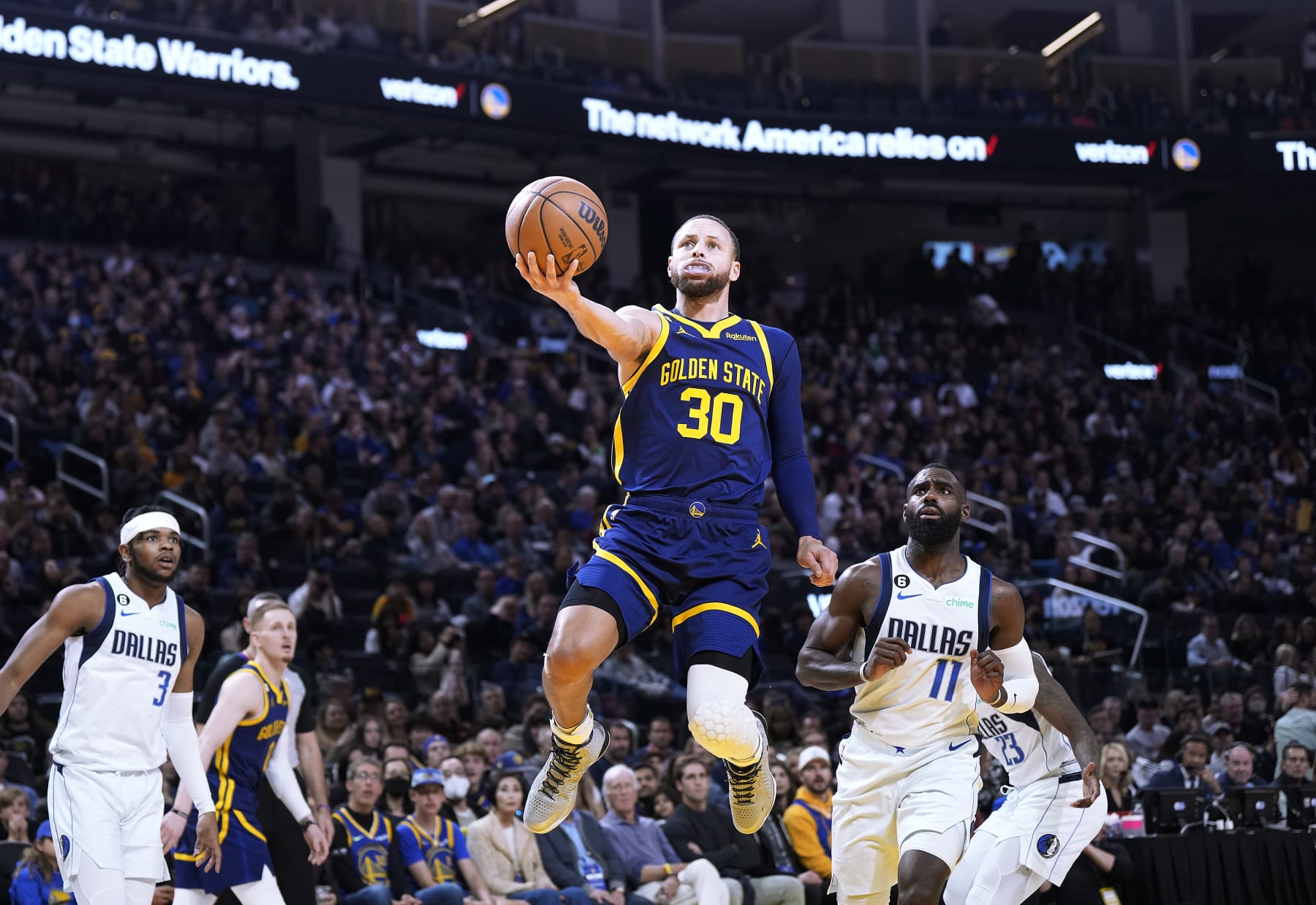 SAN FRANCISCO, CALIFORNIA - FEBRUARY 04: Stephen Curry #30 of the Golden State Warriors goes in for a layup in front of Tim Hardaway Jr. #11 of the Dallas Mavericks during the third quarter at Chase Center on February 04, 2023 in San Francisco, California. NOTE TO USER: User expressly acknowledges and agrees that, by downloading and or using this photograph, User is consenting to the terms and conditions of the Getty Images License Agreement. (Photo by Thearon W. Henderson/Getty Images)