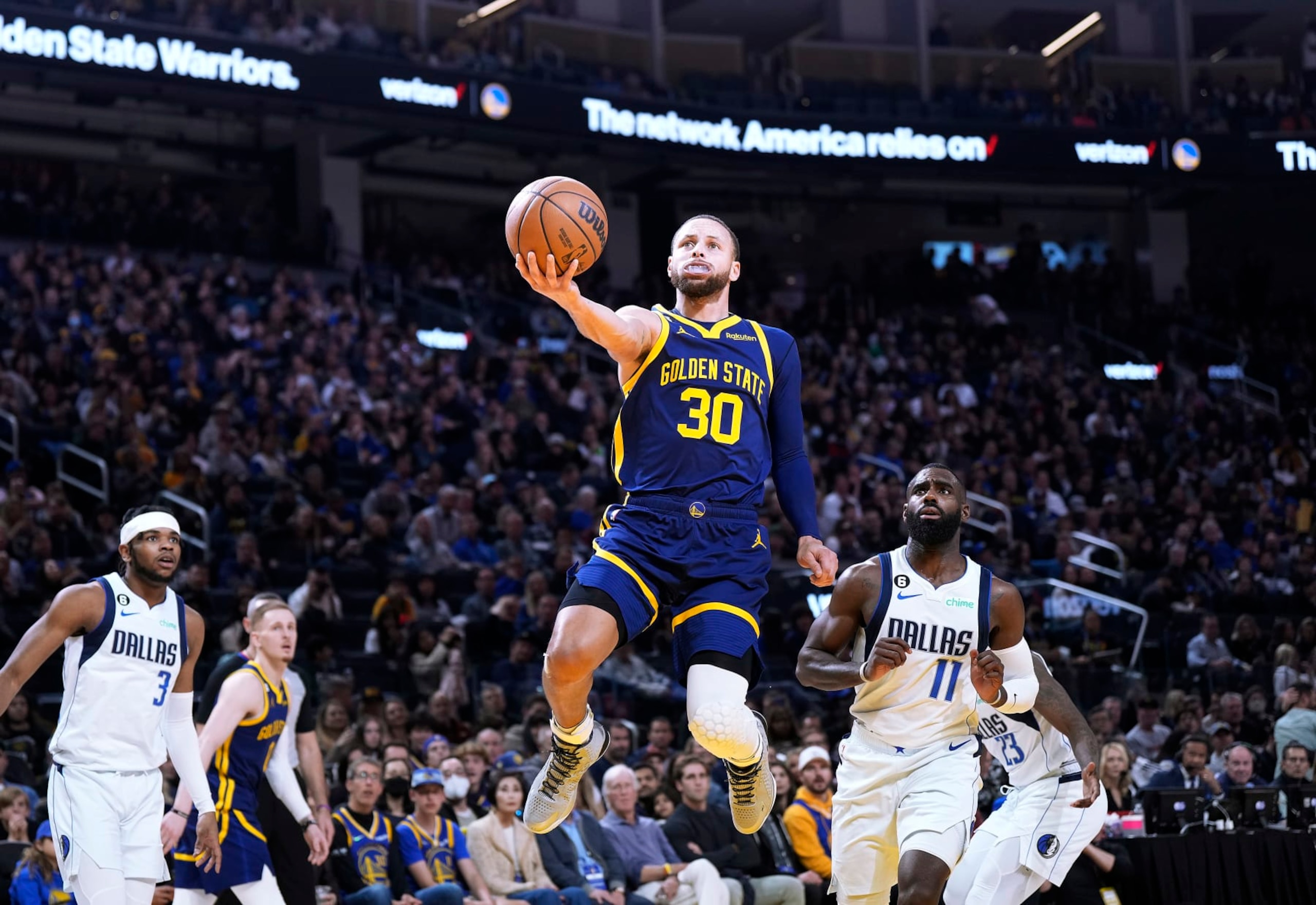 SAN FRANCISCO, CALIFORNIA - FEBRUARY 04: Stephen Curry #30 of the Golden State Warriors goes in for a layup in front of Tim Hardaway Jr. #11 of the Dallas Mavericks during the third quarter at Chase Center on February 04, 2023 in San Francisco, California. NOTE TO USER: User expressly acknowledges and agrees that, by downloading and or using this photograph, User is consenting to the terms and conditions of the Getty Images License Agreement. (Photo by Thearon W. Henderson/Getty Images)