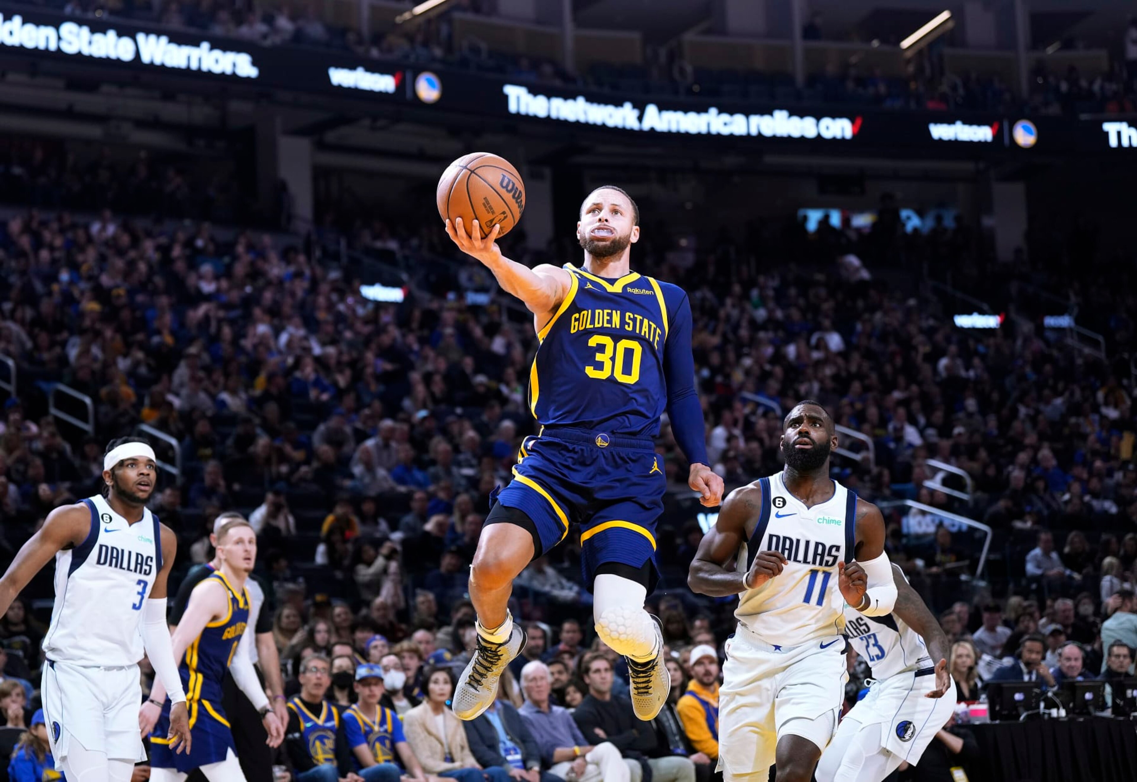 SAN FRANCISCO, CALIFORNIA - FEBRUARY 04: Stephen Curry #30 of the Golden State Warriors goes in for a layup in front of Tim Hardaway Jr. #11 of the Dallas Mavericks during the third quarter at Chase Center on February 04, 2023 in San Francisco, California. NOTE TO USER: User expressly acknowledges and agrees that, by downloading and or using this photograph, User is consenting to the terms and conditions of the Getty Images License Agreement. (Photo by Thearon W. Henderson/Getty Images)