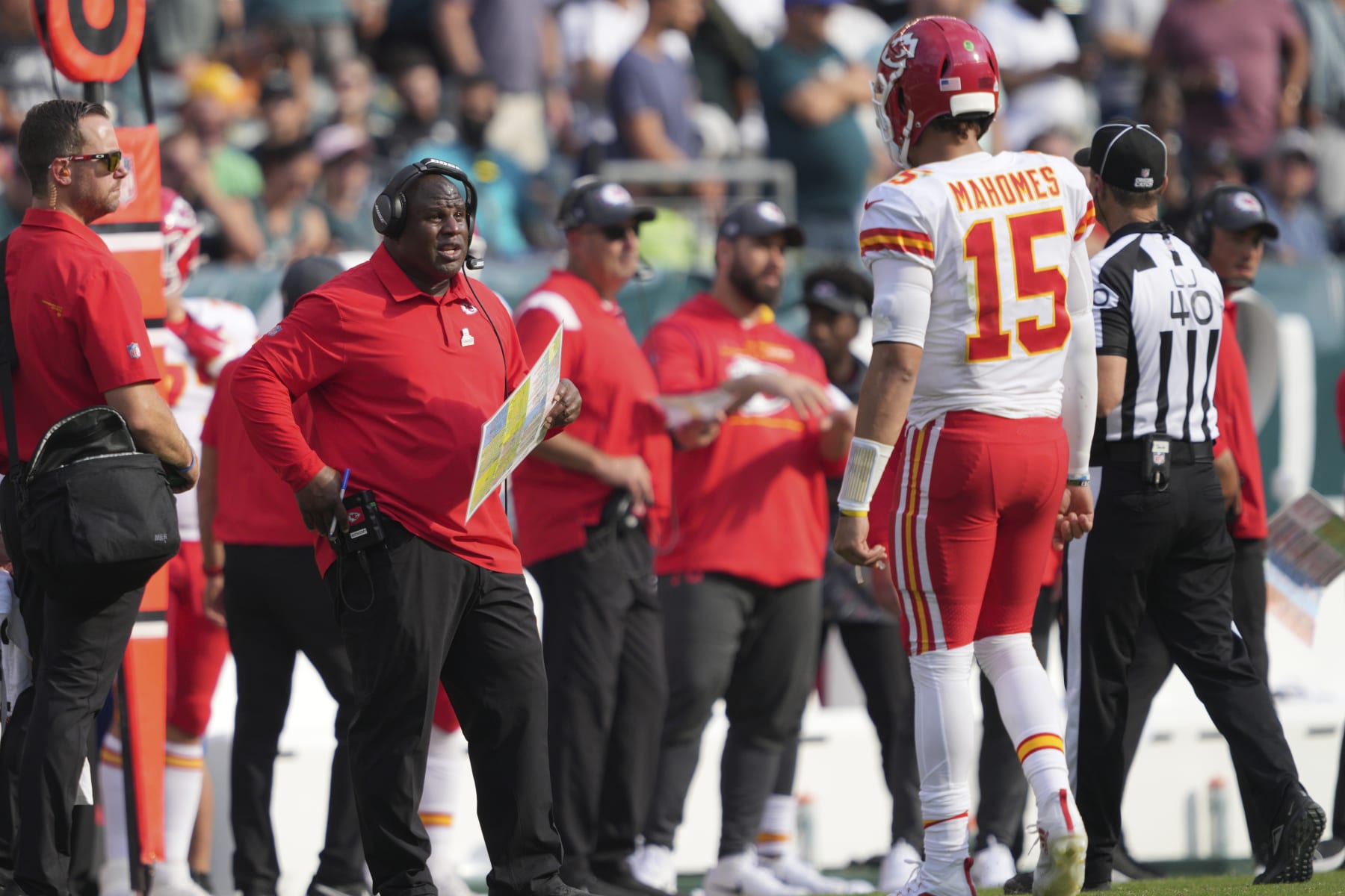 PHILADELPHIA, PA - OCTOBER 03: Kansas City Chiefs offensive coordinator Eric Bienemy talks to Kansas City Chiefs quarterback Patrick Mahomes (15) during the game between the Philadelphia Eagles and the Kansas City Chiefs on October 3, 2021 at Lincoln Financial Field in Philadelphia, PA. Photo by Andy Lewis/Icon Sportswire via Getty Images)