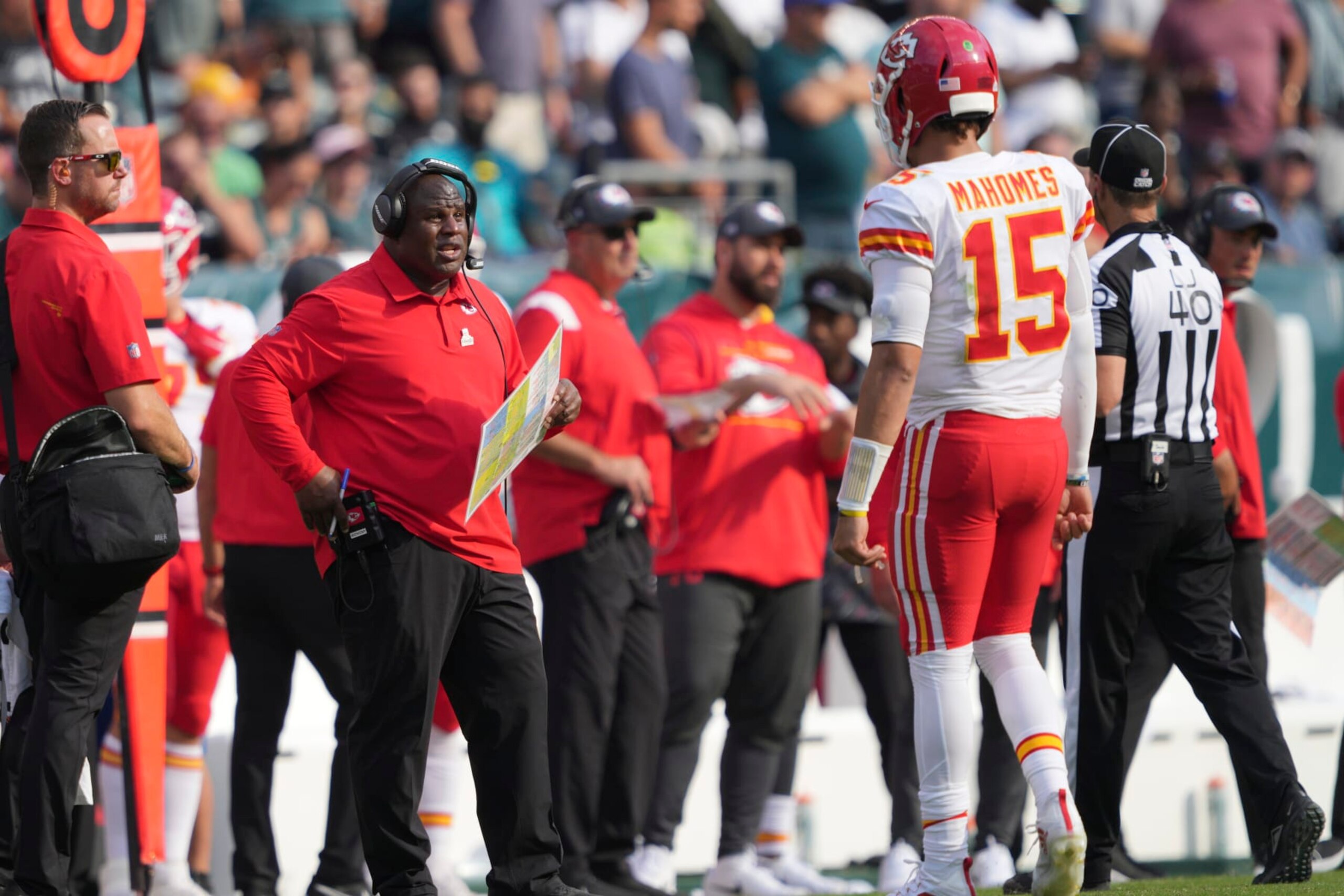 PHILADELPHIA, PA - OCTOBER 03: Kansas City Chiefs offensive coordinator Eric Bienemy talks to Kansas City Chiefs quarterback Patrick Mahomes (15) during the game between the Philadelphia Eagles and the Kansas City Chiefs on October 3, 2021 at Lincoln Financial Field in Philadelphia, PA. Photo by Andy Lewis/Icon Sportswire via Getty Images)