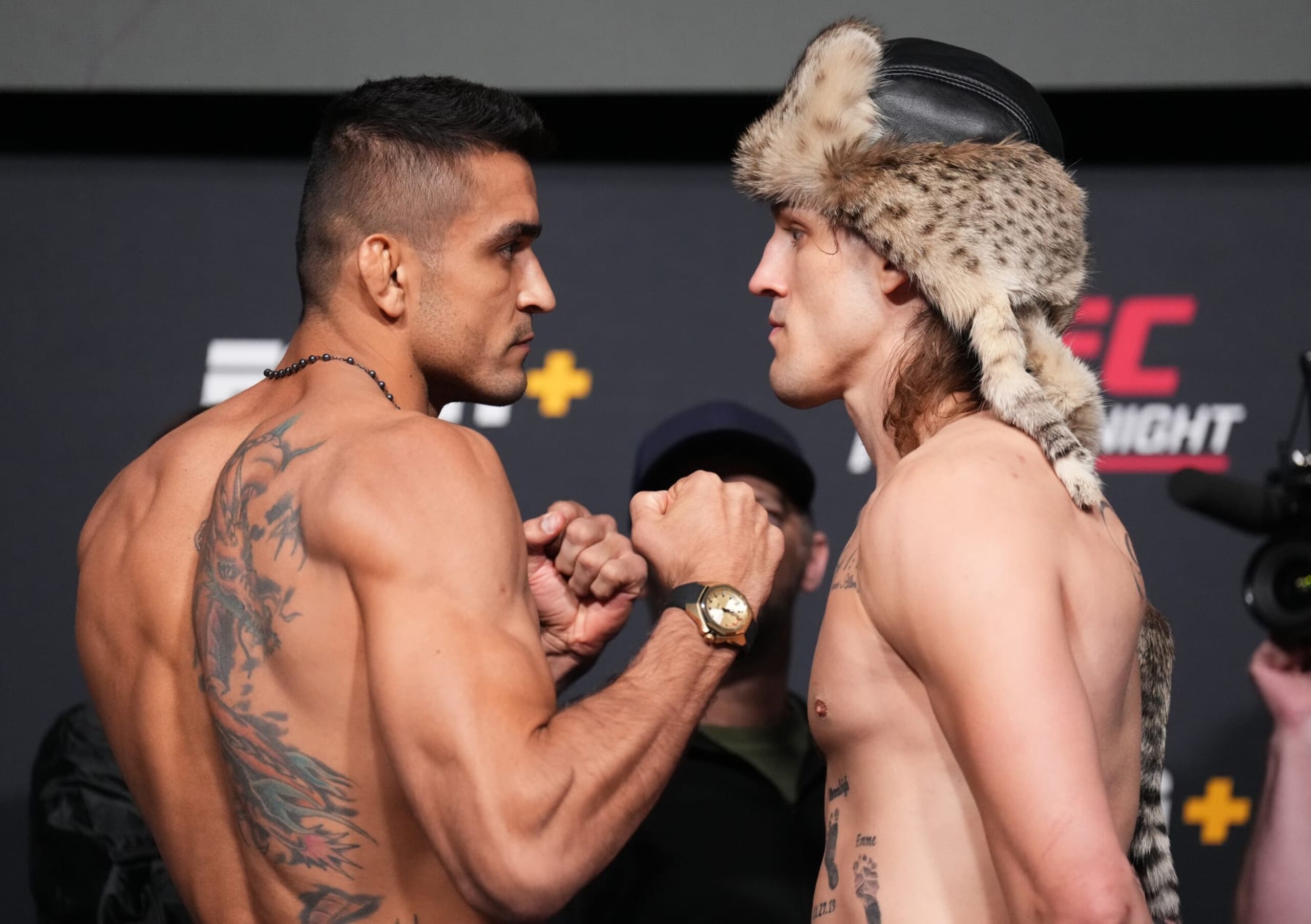 Andre Muniz (left) squares off against Brendan Allen (right). Andre Muniz (left) squares off against Brendan Allen (right).