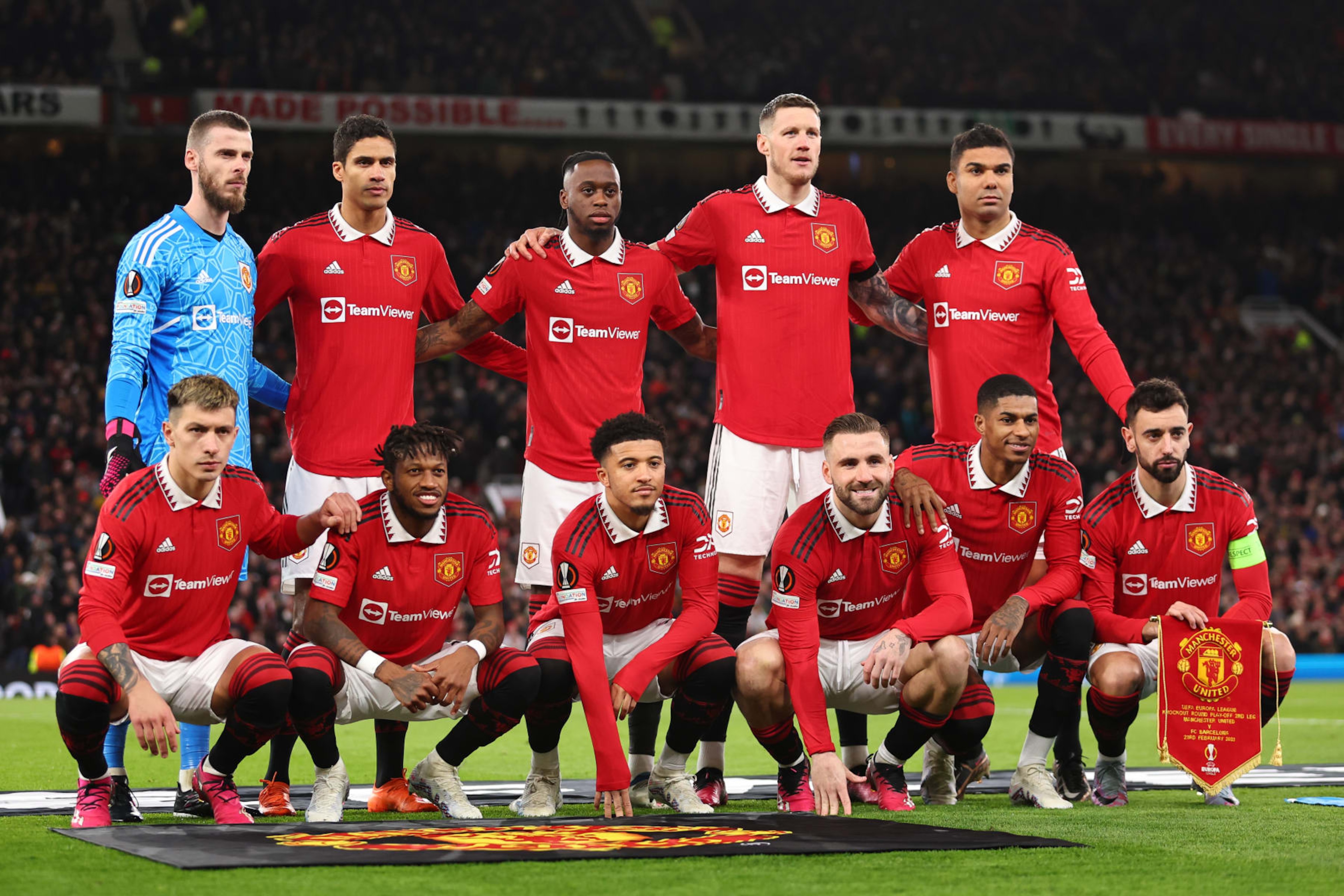 MANCHESTER, ENGLAND - FEBRUARY 23: Manchester United team group during the UEFA Europa League knockout round play-off leg two match between Manchester United and FC Barcelona at Old Trafford on February 23, 2023 in Manchester, United Kingdom. (Photo by Robbie Jay Barratt - AMA/Getty Images) MANCHESTER, ENGLAND - FEBRUARY 23: Manchester United team group during the UEFA Europa League knockout round play-off leg two match between Manchester United and FC Barcelona at Old Trafford on February 23, 2023 in Manchester, United Kingdom. (Photo by Robbie Jay Barratt - AMA/Getty Images)