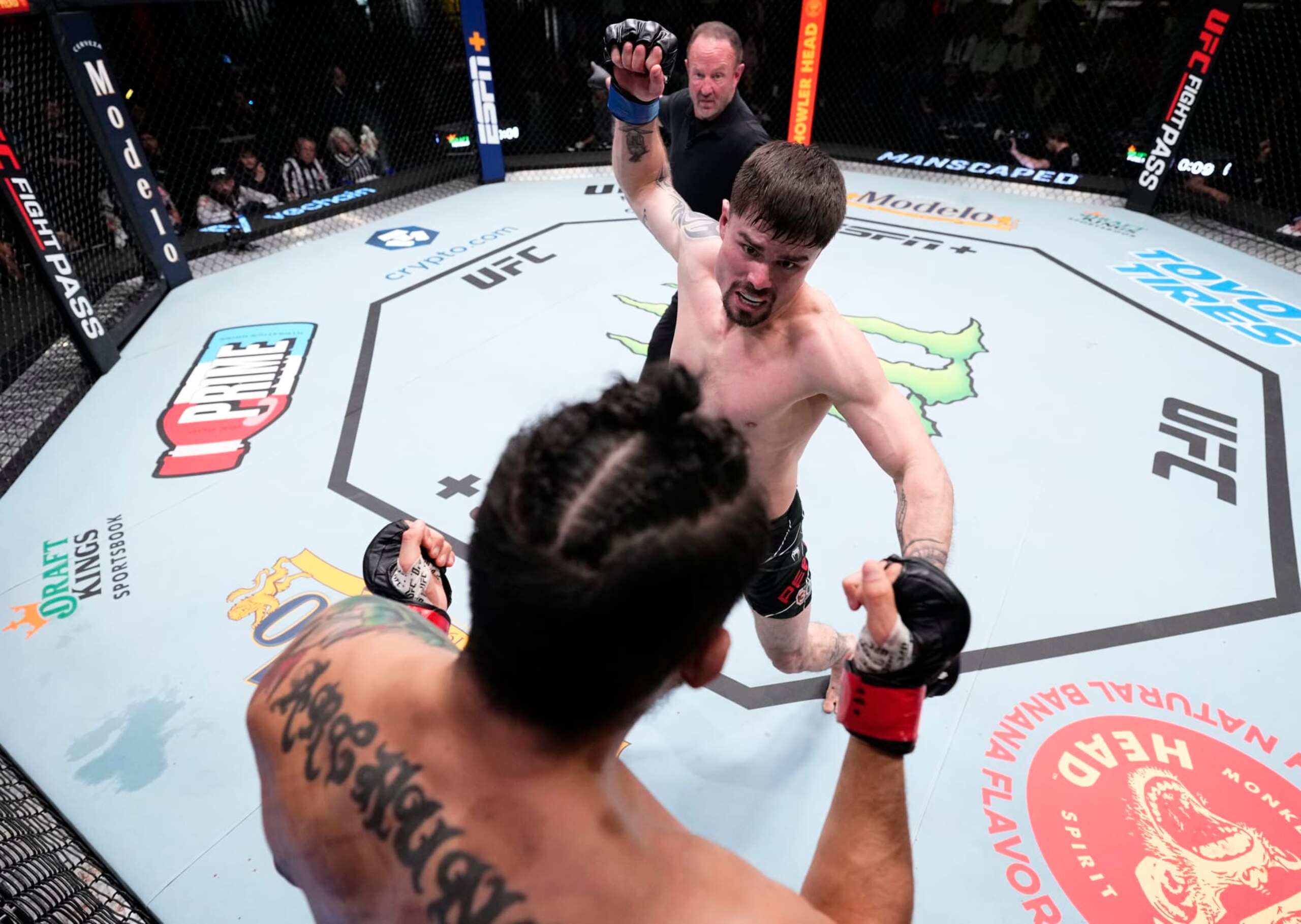 Trevor Peek throws a punch at Erick Gonzalez. 