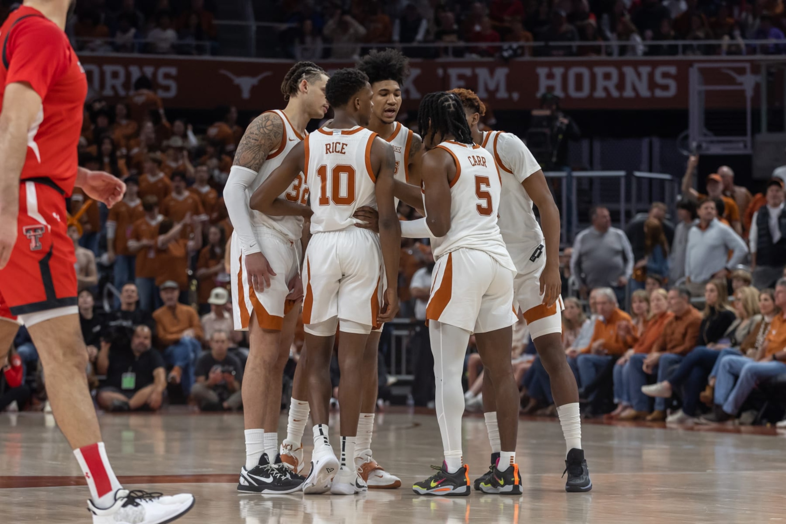 AUSTIN, TX - JANUARY 14: Texas Longhorns players Texas Longhorns guard Sir'Jabari Rice (10), Texas Longhorns guard Marcus Carr (5), Texas Longhorns forward Christian Bishop (32), Texas Longhorns forward Dillon Mitchell (23) and Texas Longhorns guard Arterio Morris (2) huddle up during the Big 12 basketball game between Texas Longhorns and Texas Tech Red Raiders on January 14, 2023, at Moody Center in Austin, TX. (Photo by David Buono/Icon Sportswire via Getty Images)