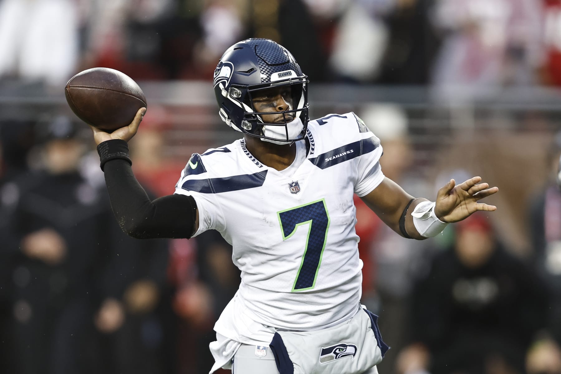 SANTA CLARA, CALIFORNIA - JANUARY 14: Geno Smith #7 of the Seattle Seahawks passes the ball during an NFL football game between the San Francisco 49ers and the Seattle Seahawks at Levi's Stadium on January 14, 2023 in Santa Clara, California. (Photo by Michael Owens/Getty Images)