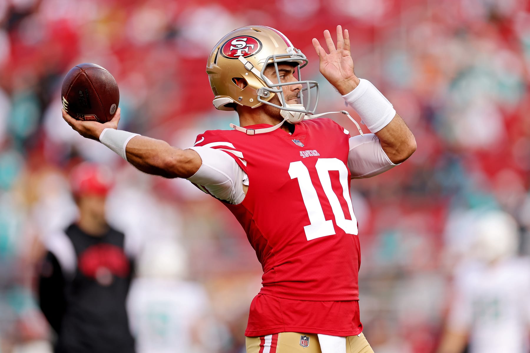 SANTA CLARA, CALIFORNIA - DECEMBER 04: Jimmy Garoppolo #10 of the San Francisco 49ers warms up during pregame against the Miami Dolphins at Levi's Stadium on December 04, 2022 in Santa Clara, California. (Photo by Ezra Shaw/Getty Images)