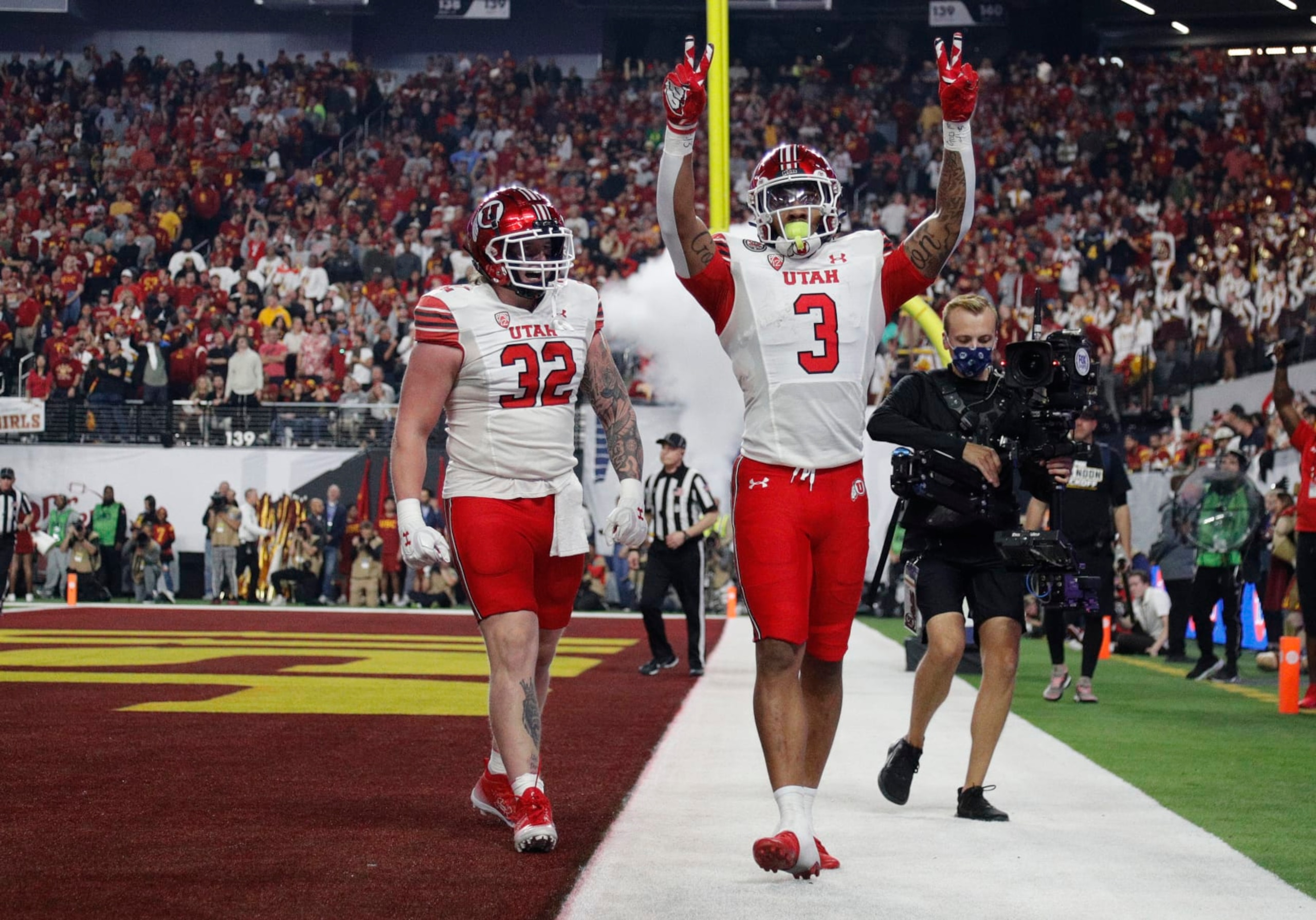LAS VEGAS, NV - DECEMBER 2, 2022: Utah Utes running back Ja'Quinden Jackson (3) races after scoring against USCin the second quarter of the PAC-12 Championship game at Allegiant Stadium on December 2, 2022 in Las Vegas, Nevada(Gina Ferazzi / Los Angeles Times via Getty Images)