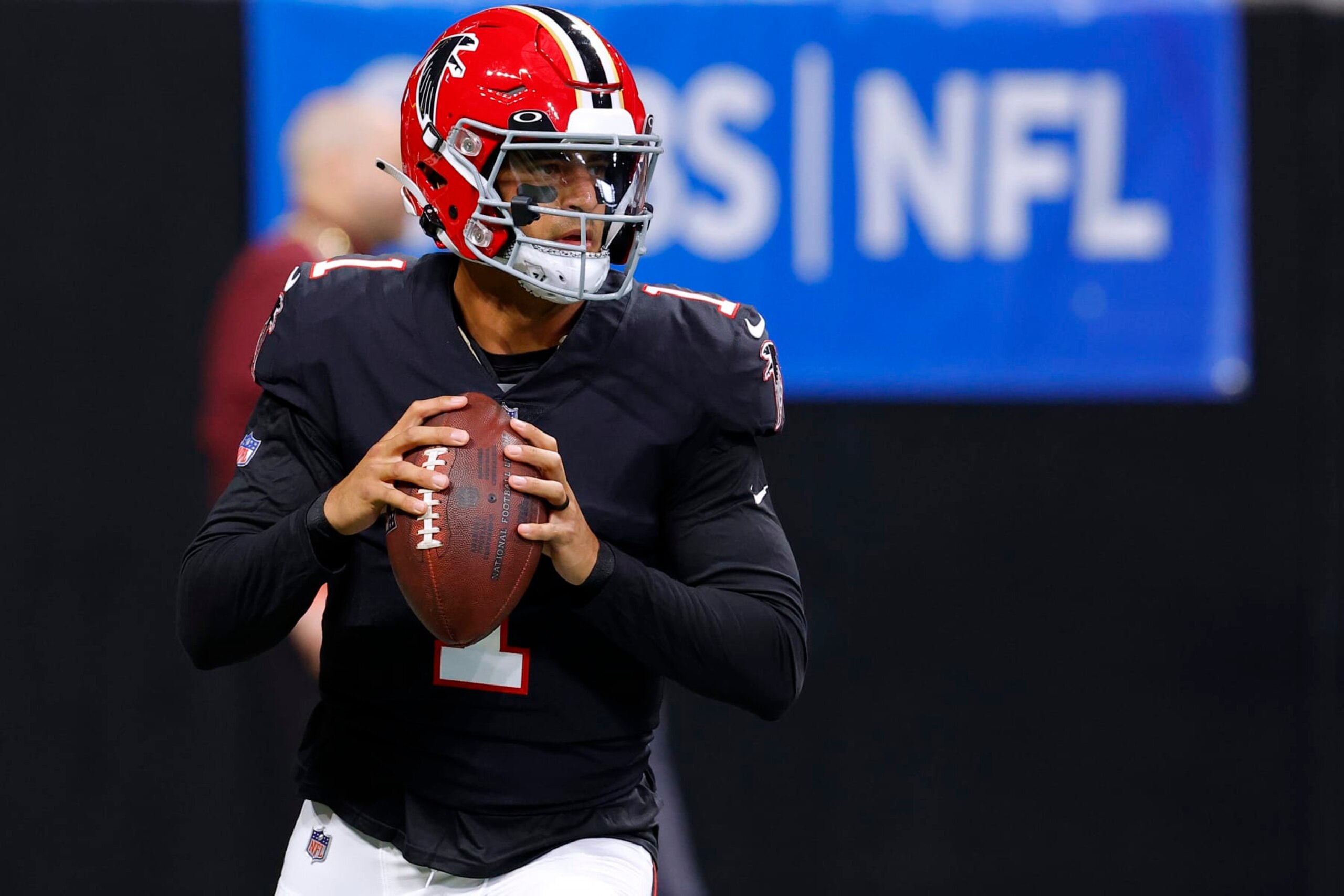 ATLANTA, GEORGIA - DECEMBER 04: Marcus Mariota #1 of the Atlanta Falcons warms up before the game against the Pittsburgh Steelers at Mercedes-Benz Stadium on December 04, 2022 in Atlanta, Georgia. (Photo by Todd Kirkland/Getty Images)