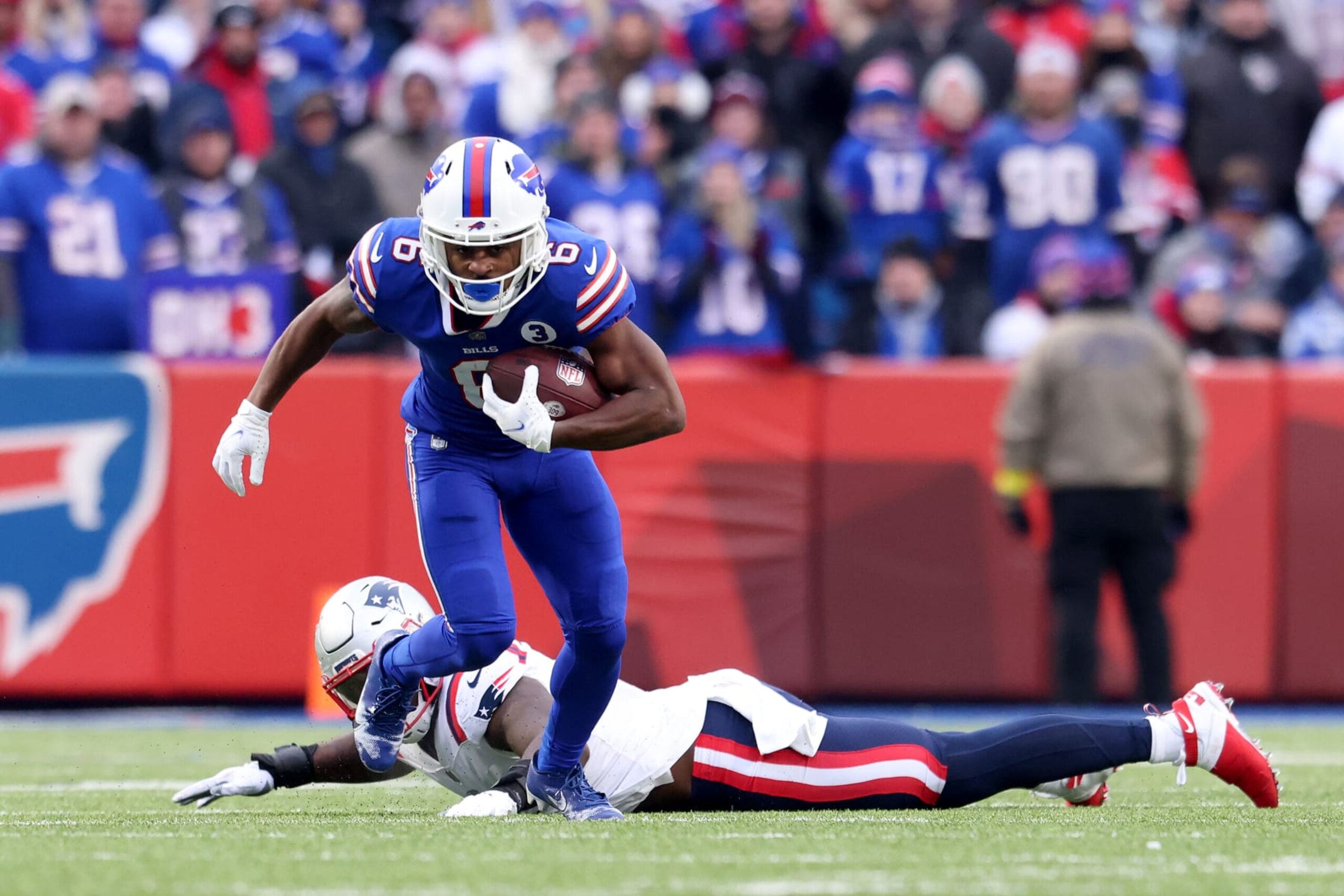 ORCHARD PARK, NEW YORK - JANUARY 08: Isaiah McKenzie #6 of the Buffalo Bills runs the ball as Ja'Whaun Bentley #8 of the New England Patriots misses a tackle during the fourth quarter at Highmark Stadium on January 08, 2023 in Orchard Park, New York. (Photo by Bryan Bennett/Getty Images)