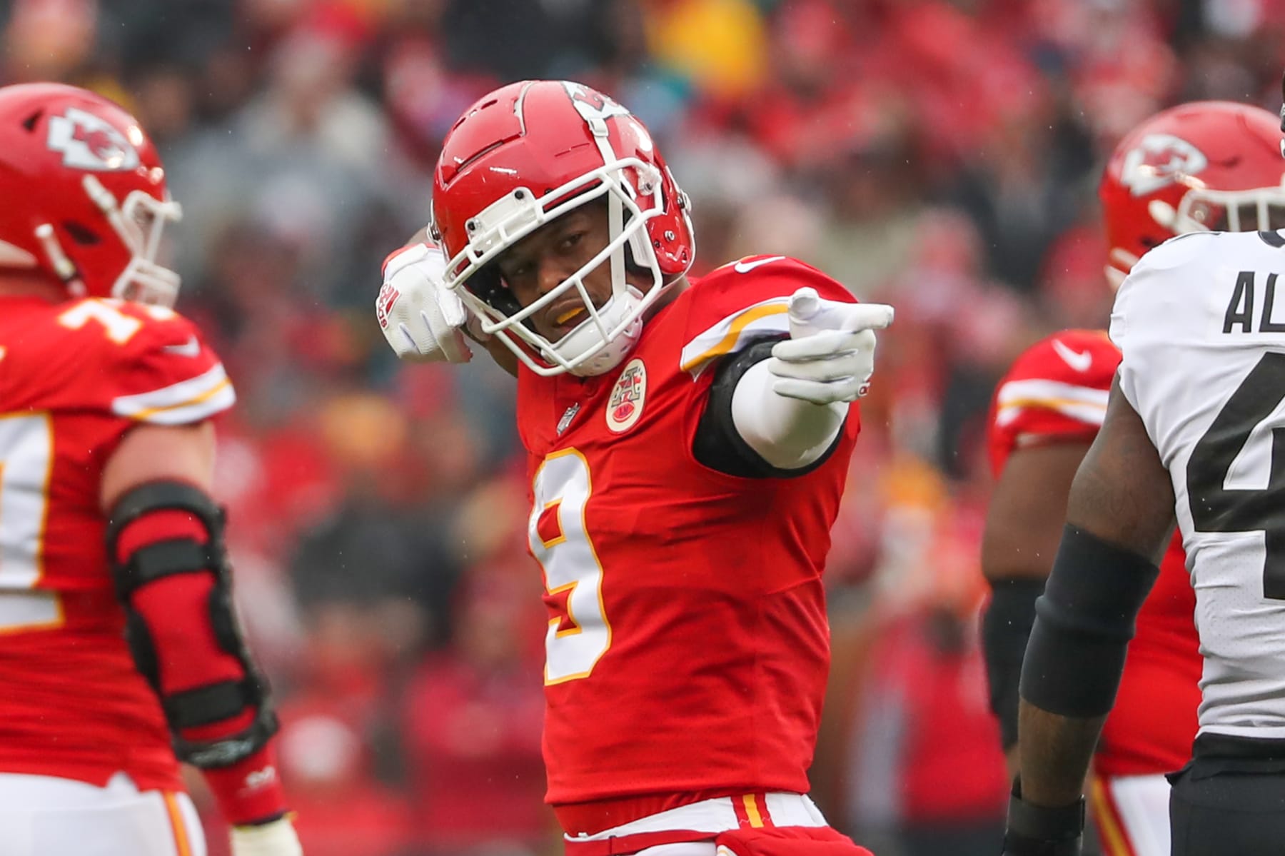 KANSAS CITY, MO - JANUARY 21: Kansas City Chiefs wide receiver JuJu Smith-Schuster (9) signals first down in the first quarter of an AFC divisional playoff game between the Jacksonville Jaguars and Kansas City Chiefs on January 21, 2023 at GEHA Field at Arrowhead Stadium in Kansas City, MO. (Photo by Scott Winters/Icon Sportswire via Getty Images)