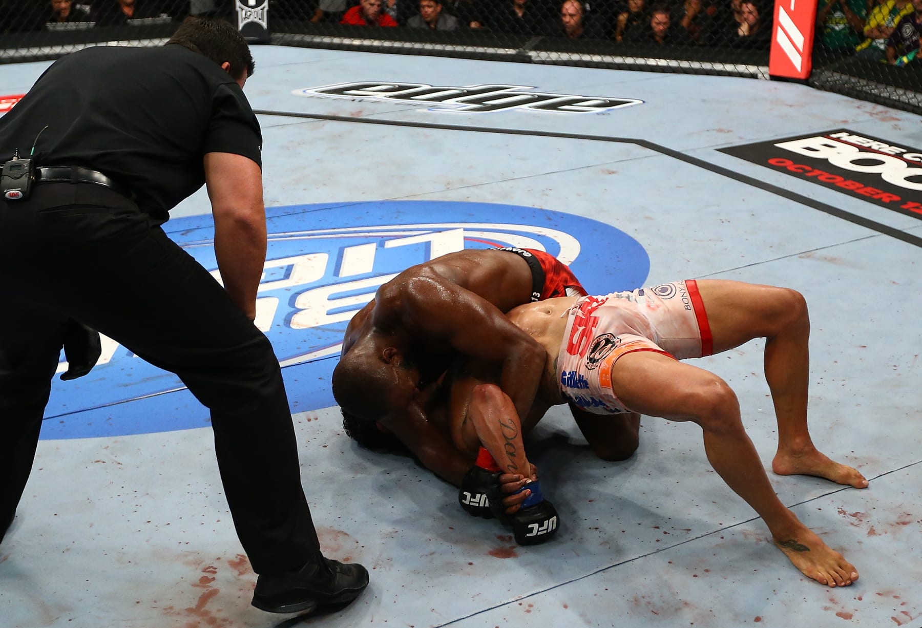 Jon Jones submits Vitor Belfort
