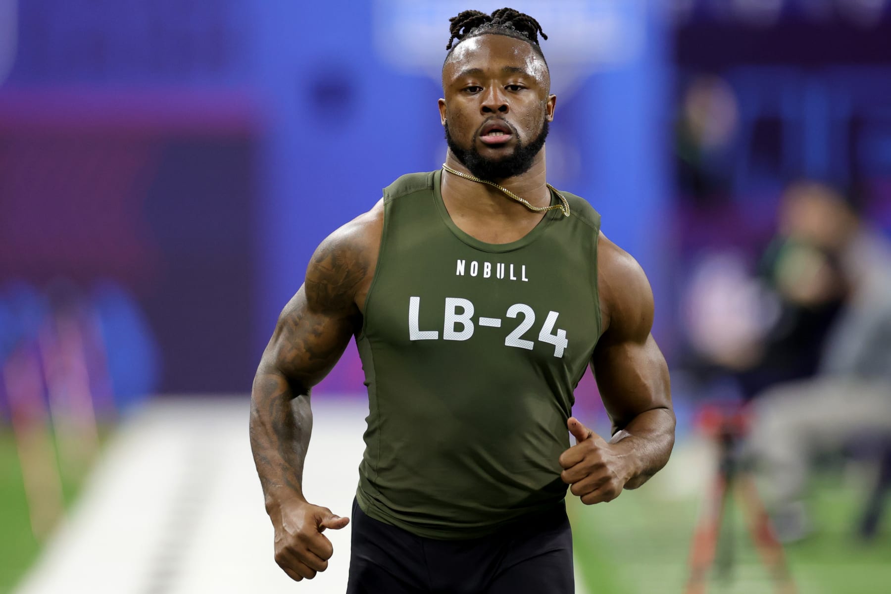 INDIANAPOLIS, INDIANA - MARCH 02: Linebacker Owen Pappoe of Auburn participates in the 40-yard dash during the NFL Combine at Lucas Oil Stadium on March 02, 2023 in Indianapolis, Indiana. (Photo by Stacy Revere/Getty Images)