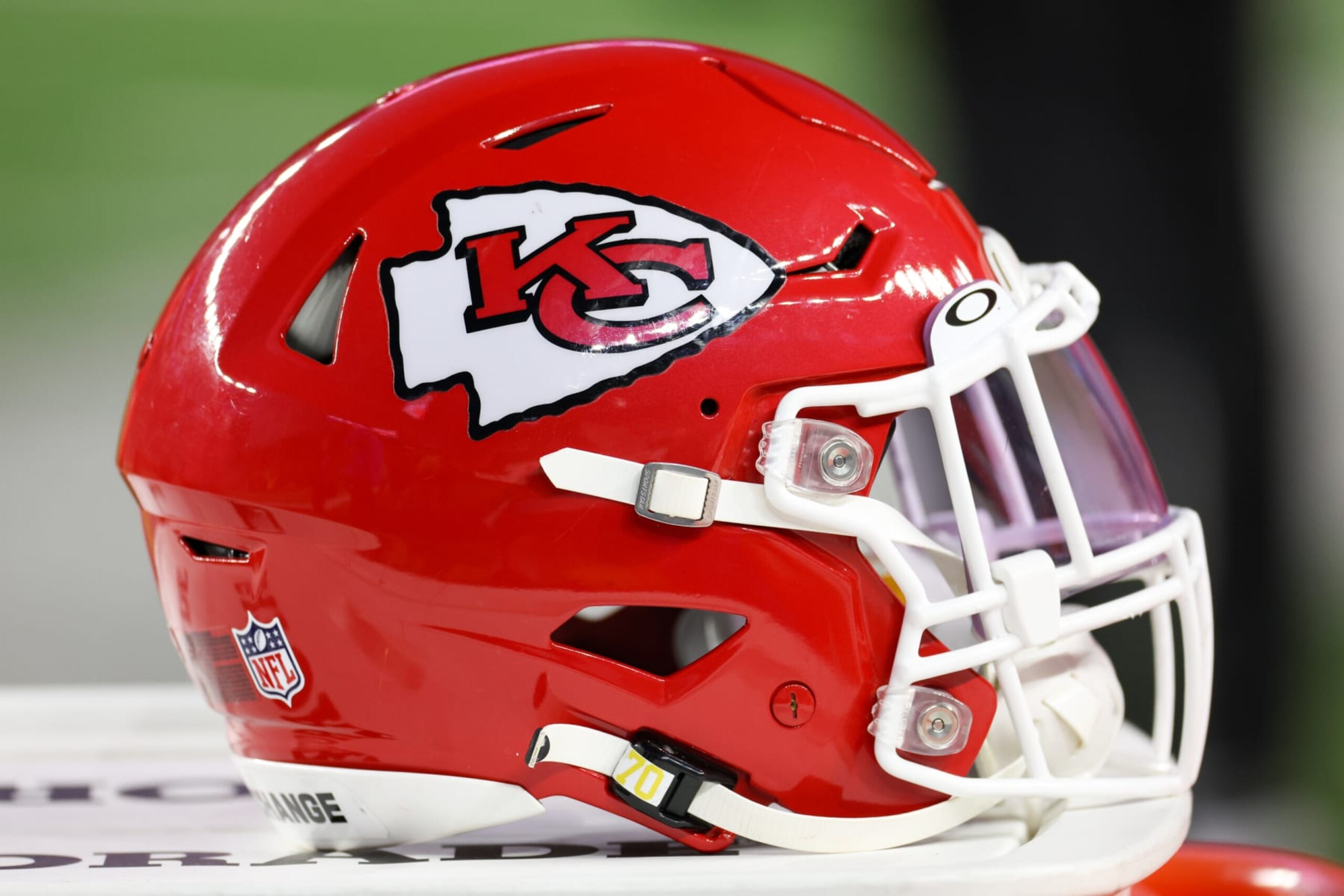 CINCINNATI, OH - DECEMBER 04: A Kansas City Chiefs helmet sits on the sideline during the game against the Kansas City Chiefs and the Cincinnati Bengals on December 4, 2022, at the Paycor Stadium in Cincinnati, OH. (Photo by Ian Johnson/Icon Sportswire via Getty Images) CINCINNATI, OH - DECEMBER 04: A Kansas City Chiefs helmet sits on the sideline during the game against the Kansas City Chiefs and the Cincinnati Bengals on December 4, 2022, at the Paycor Stadium in Cincinnati, OH. (Photo by Ian Johnson/Icon Sportswire via Getty Images)