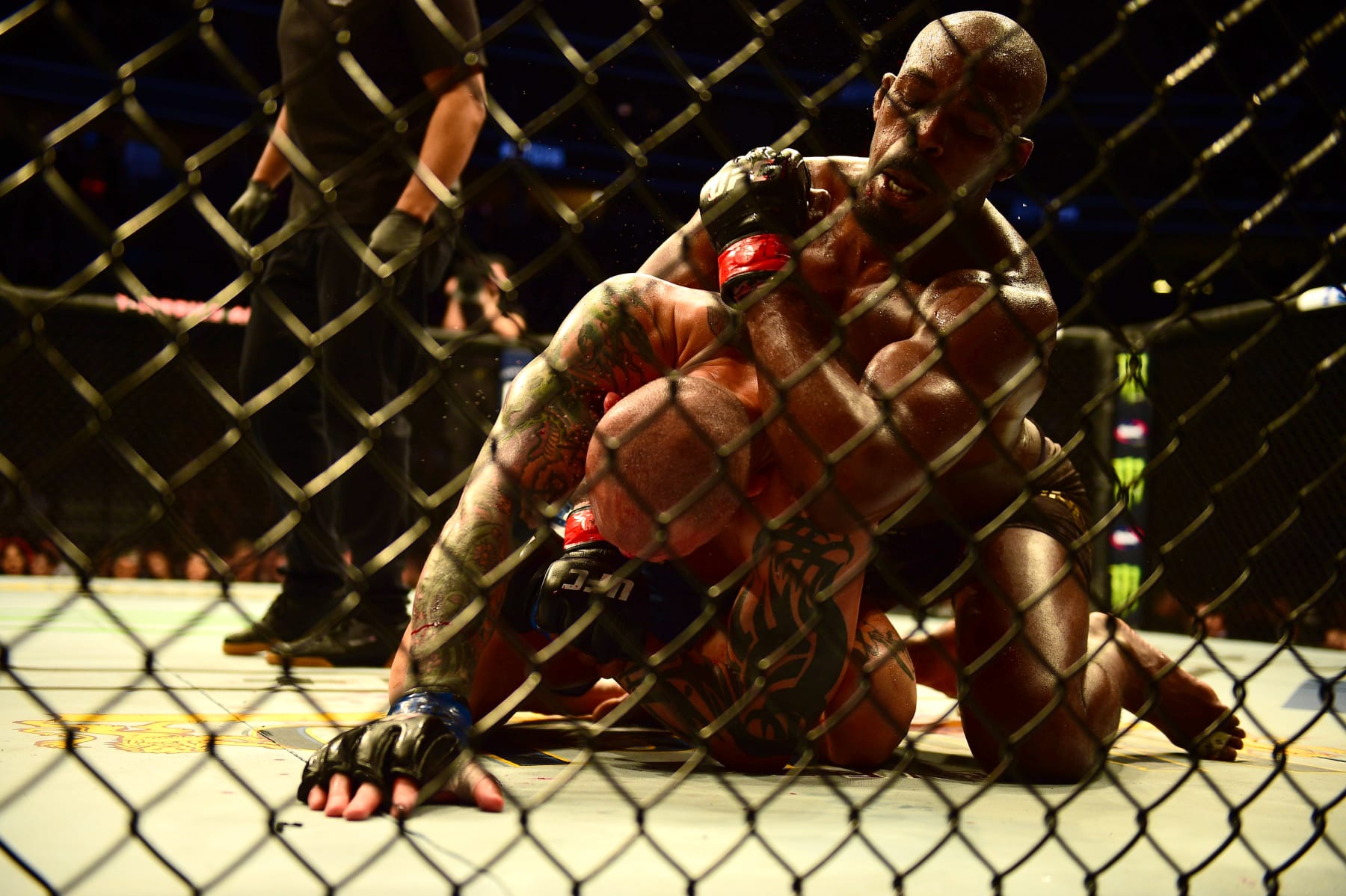 Jon Jones grapples with Anthony Smith at UFC 235.