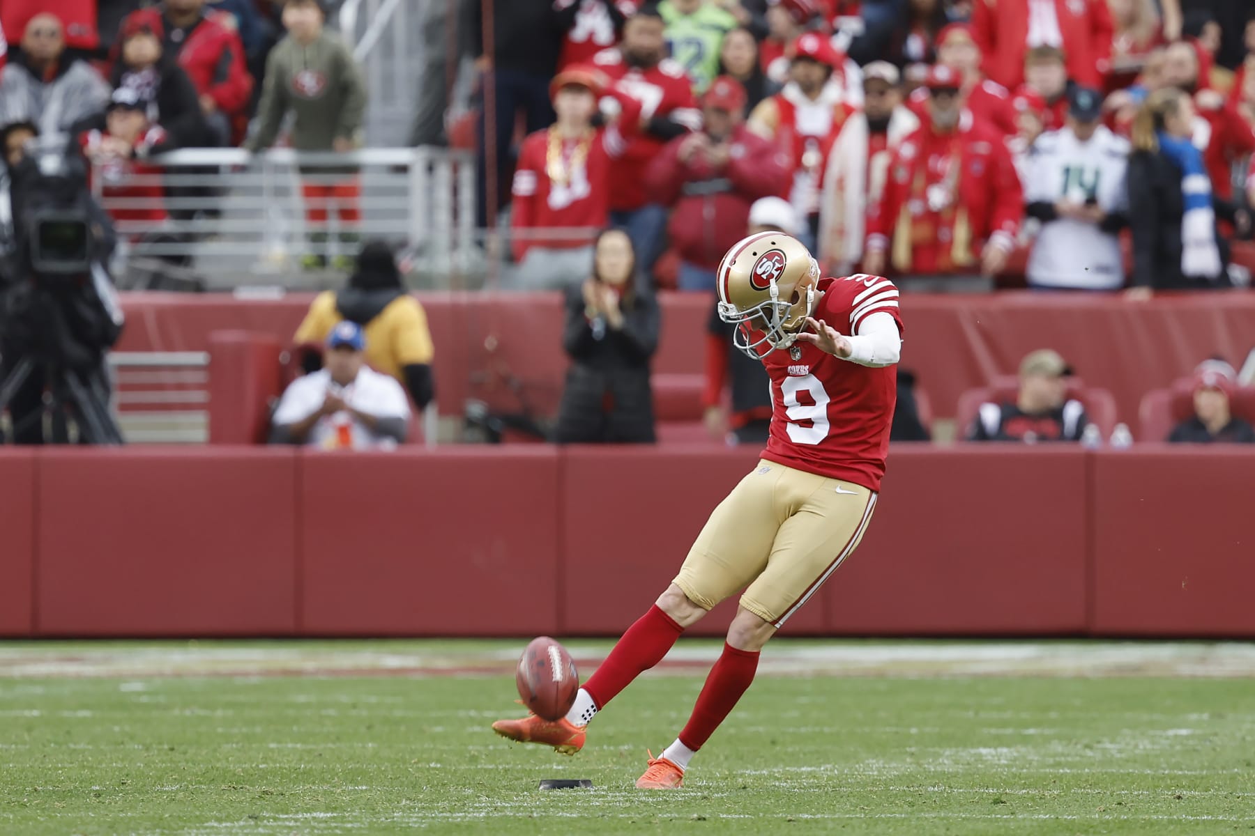 San Francisco 49ers place kicker Robbie Gould (9) during an NFL wild card playoff football game against the Seattle Seahawks in Santa Clara, Calif., Saturday, Jan. 14, 2023. (AP Photo/Josie Lepe)
