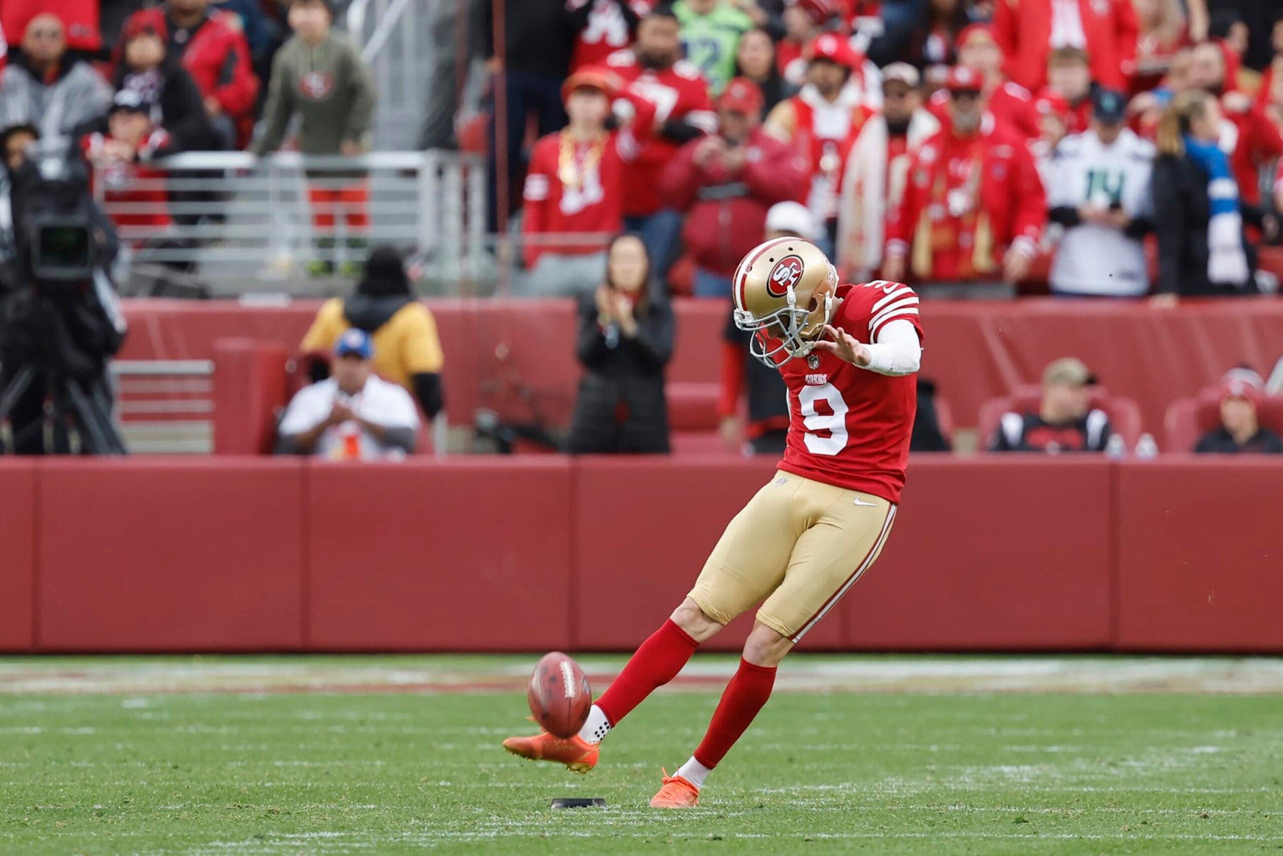 San Francisco 49ers place kicker Robbie Gould (9) during an NFL wild card playoff football game against the Seattle Seahawks in Santa Clara, Calif., Saturday, Jan. 14, 2023. (AP Photo/Josie Lepe)