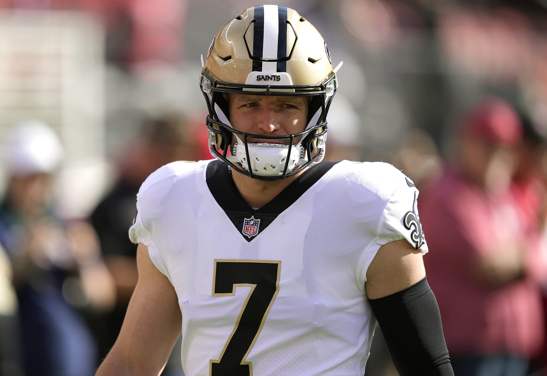 SANTA CLARA, CALIFORNIA - NOVEMBER 27: Taysom Hill #7 of the New Orleans Saints warms up prior to the game against the San Francisco 49ers at Levi's Stadium on November 27, 2022 in Santa Clara, California. (Photo by Thearon W. Henderson/Getty Images)