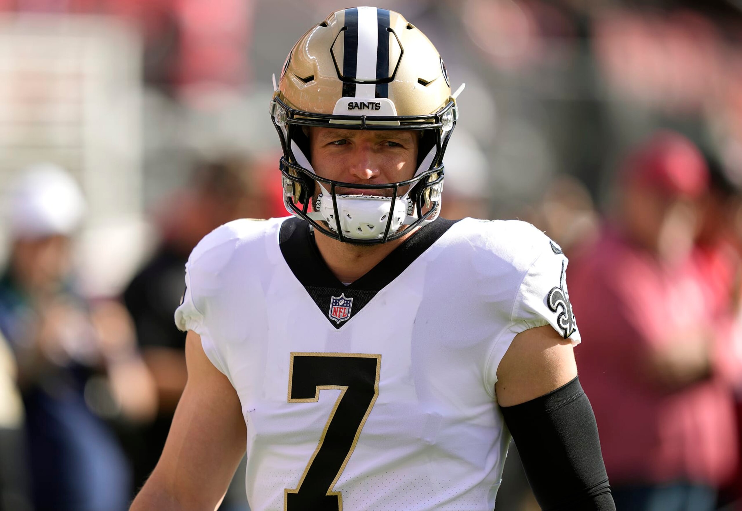 SANTA CLARA, CALIFORNIA - NOVEMBER 27: Taysom Hill #7 of the New Orleans Saints warms up prior to the game against the San Francisco 49ers at Levi's Stadium on November 27, 2022 in Santa Clara, California. (Photo by Thearon W. Henderson/Getty Images)