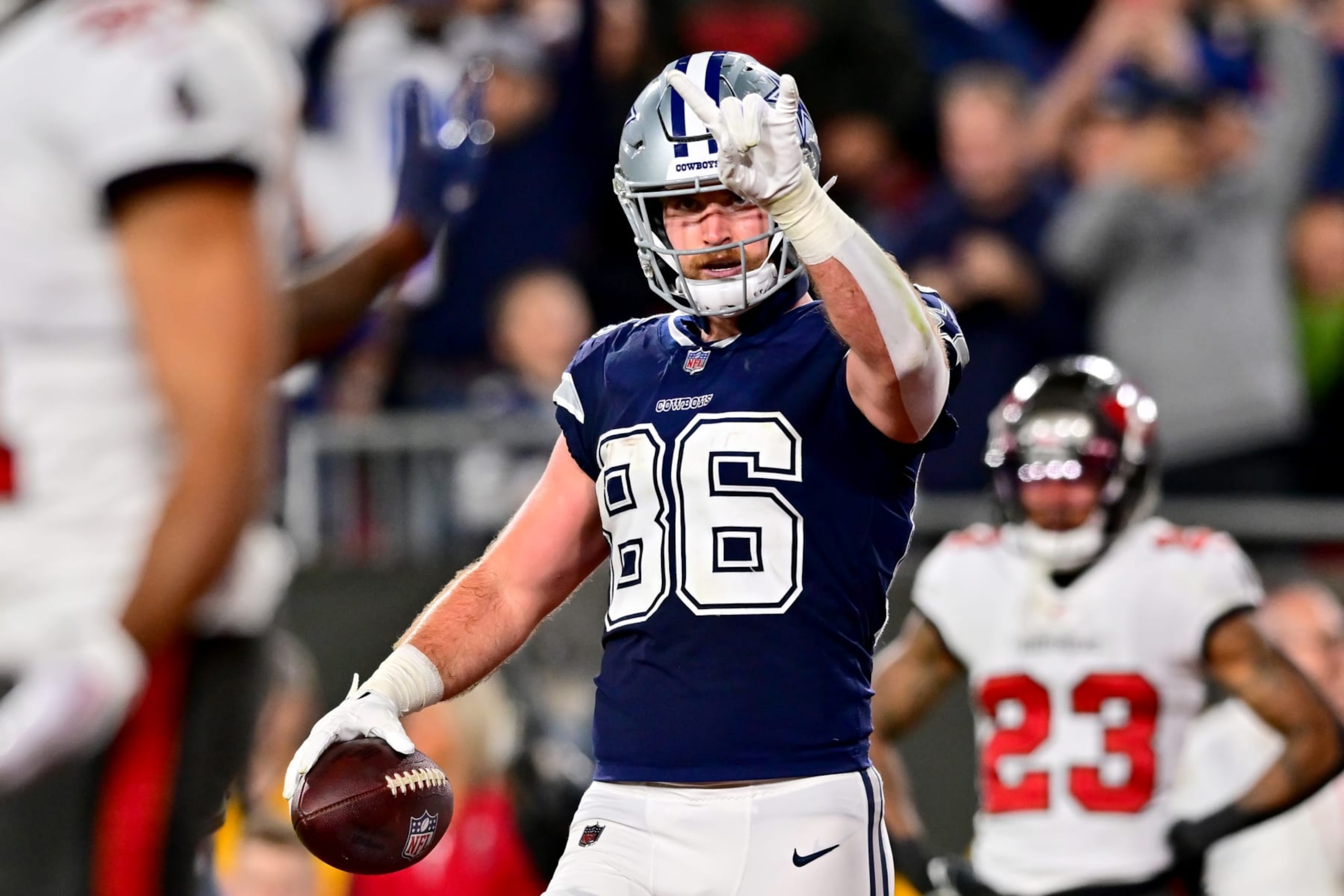 TAMPA, FLORIDA - JANUARY 16: Dalton Schultz #86 of the Dallas Cowboys celebrates after scoring a touchdown against the Tampa Bay Buccaneers during the second quarter in the NFC Wild Card playoff game at Raymond James Stadium on January 16, 2023 in Tampa, Florida. (Photo by Julio Aguilar/Getty Images)