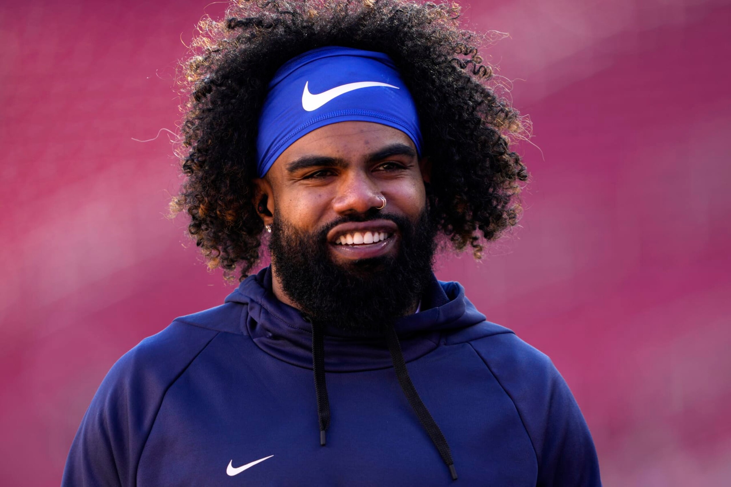 SANTA CLARA, CALIFORNIA - JANUARY 22: Ezekiel Elliott #21 of the Dallas Cowboys warms up prior to a game against the San Francisco 49ers in the NFC Divisional Playoff game at Levi's Stadium on January 22, 2023 in Santa Clara, California. (Photo by Thearon W. Henderson/Getty Images)