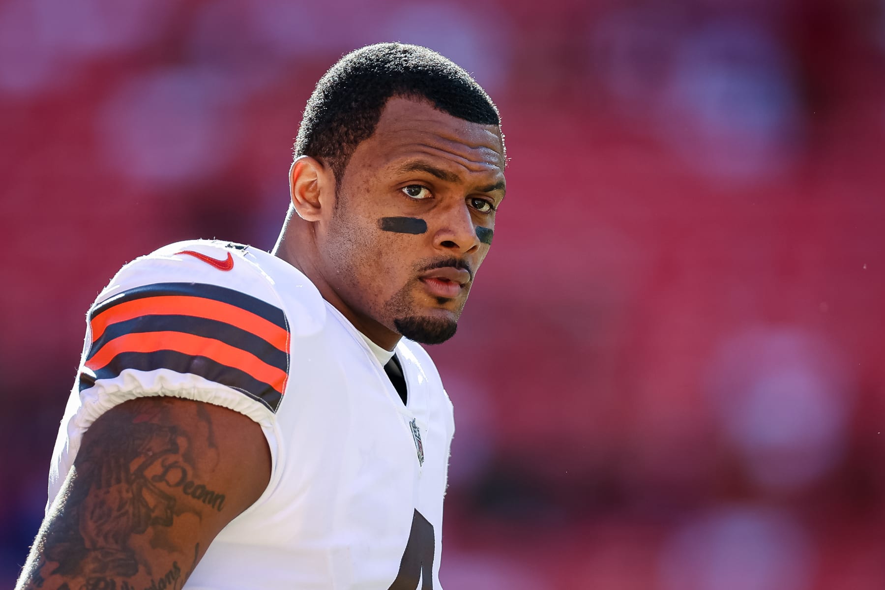 LANDOVER, MD - JANUARY 01: Deshaun Watson #4 of the Cleveland Browns looks on before the game against the Washington Commanders at FedExField on January 1, 2023 in Landover, Maryland. (Photo by Scott Taetsch/Getty Images)