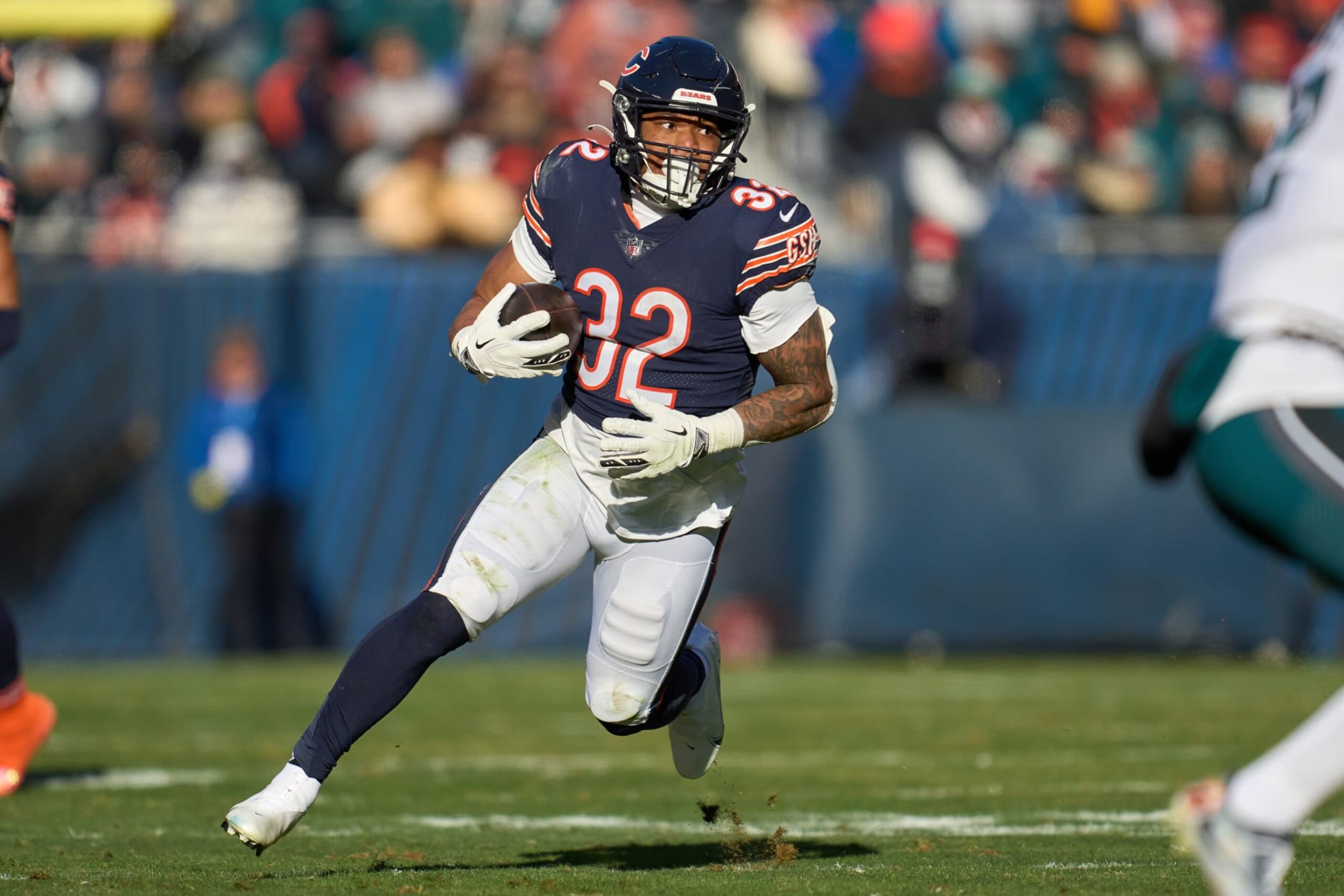 CHICAGO, IL - DECEMBER 18: Chicago Bears running back David Montgomery (32) runs with the football in action during a game between the Philadelphia Eagles and the Chicago Bears on December 18, 2022, at Soldier Field in Chicago, IL. (Photo by Robin Alam/Icon Sportswire via Getty Images)