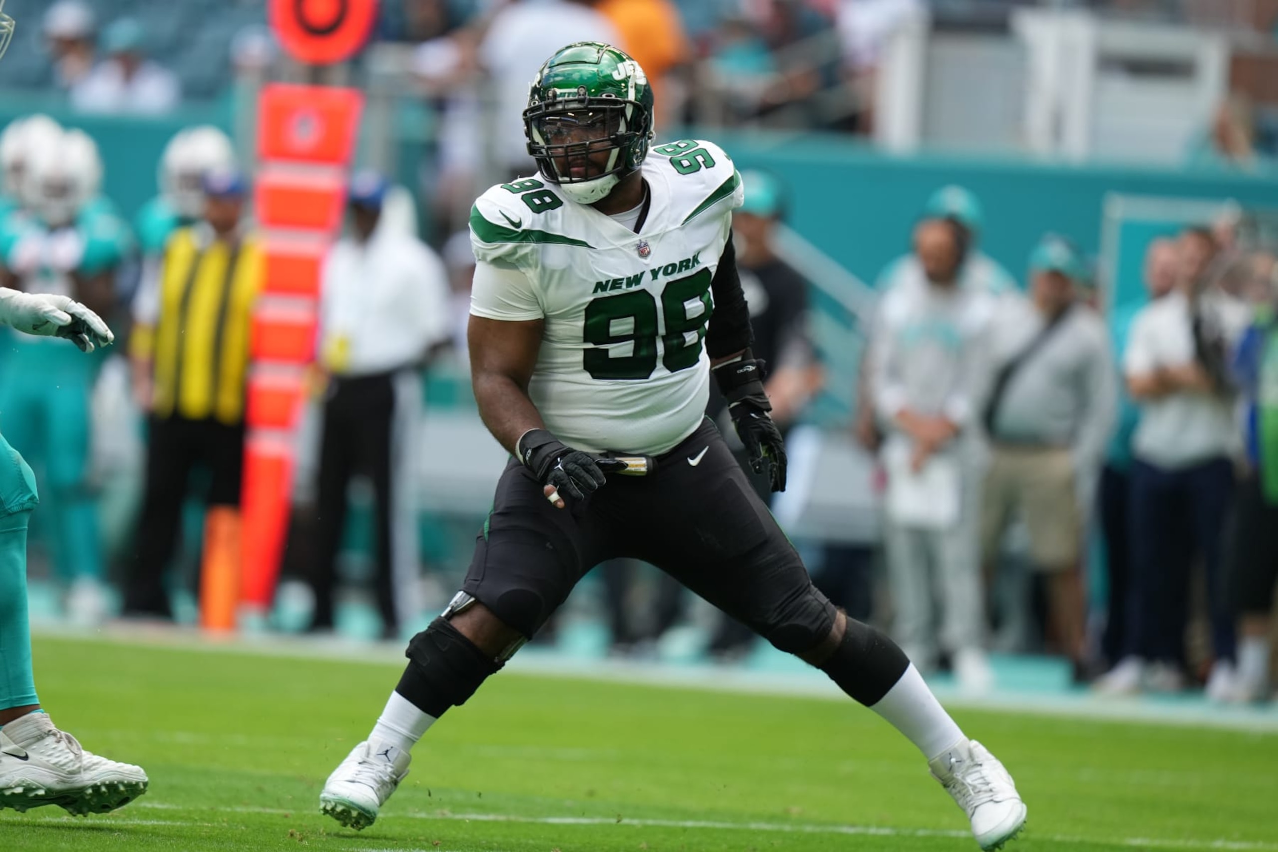 MIAMI GARDENS, FL - JANUARY 08: New York Jets defensive tackle Sheldon Rankins (98) drops back in coverage while defending during the game between the New York Jets and the Miami Dolphins on Sunday, January 8, 2023 at Hard Rock Stadium, Miami Gardens, Fla. (Photo by Peter Joneleit/Icon Sportswire via Getty Images)