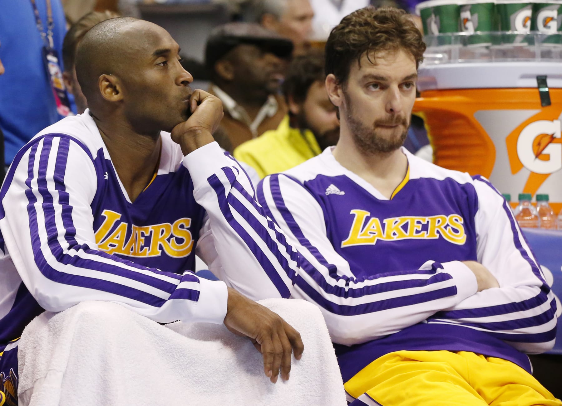 Los Angeles Lakers guard Kobe Bryant, left, and center Paul Gasol, right, watch from the bench in the fourth quarter of an NBA basketball game against the Oklahoma City Thunder in Oklahoma City, Friday, Dec. 13, 2013. Oklahoma City won 122-97. (AP Photo/Sue Ogrocki)