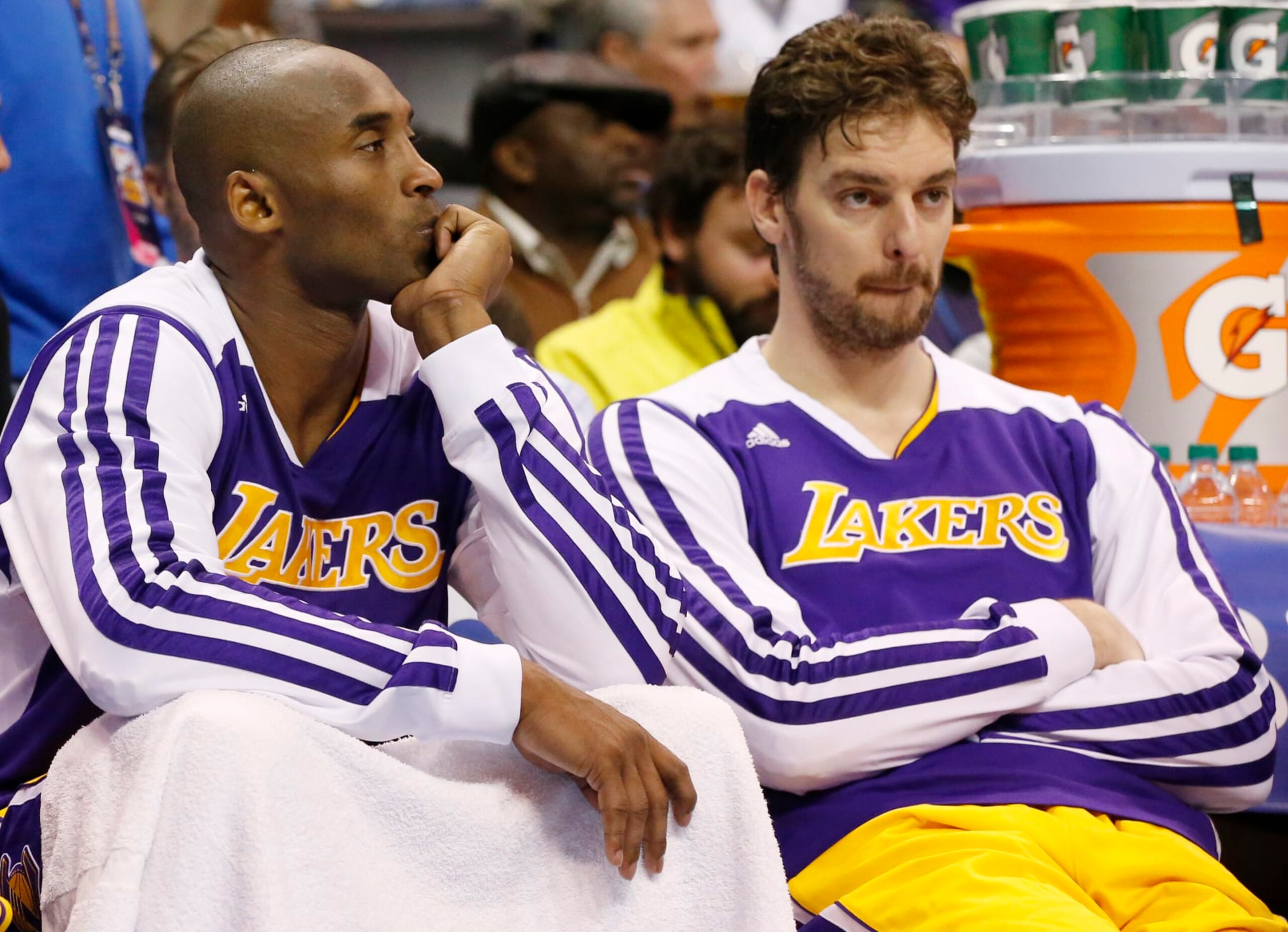 Los Angeles Lakers guard Kobe Bryant, left, and center Paul Gasol, right, watch from the bench in the fourth quarter of an NBA basketball game against the Oklahoma City Thunder in Oklahoma City, Friday, Dec. 13, 2013. Oklahoma City won 122-97. (AP Photo/Sue Ogrocki)