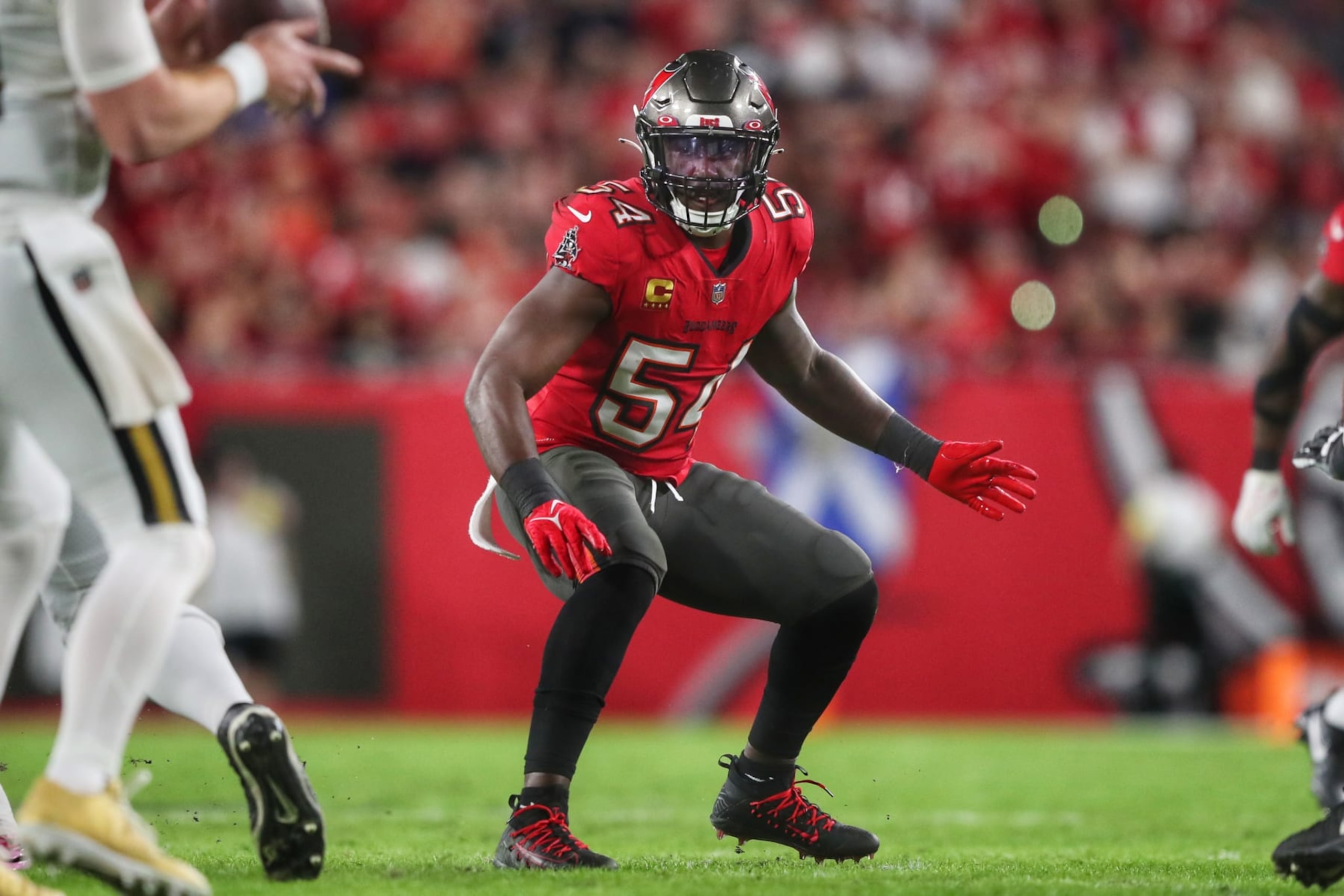 TAMPA, FL - DECEMBER 05: Tampa Bay Buccaneers Linebacker Lavonte David (54) drops back into coverage during the regular season game between the New Orleans Saints and the Tampa Bay Buccaneers on December 05, 2022 at Raymond James Stadium in Tampa, Florida. (Photo by Cliff Welch/Icon Sportswire via Getty Images)