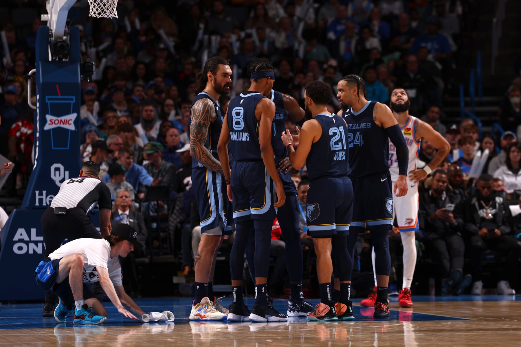 OKLAHOMA CITY, OK - DECEMBER 17: The Memphis Grizzlies huddle up during the game against the Oklahoma City Thunder on December 17, 2022 at Paycom Arena in Oklahoma City, Oklahoma. NOTE TO USER: User expressly acknowledges and agrees that, by downloading and or using this photograph, User is consenting to the terms and conditions of the Getty Images License Agreement. Mandatory Copyright Notice: Copyright 2022 NBAE (Photo by Zach Beeker/NBAE via Getty Images)